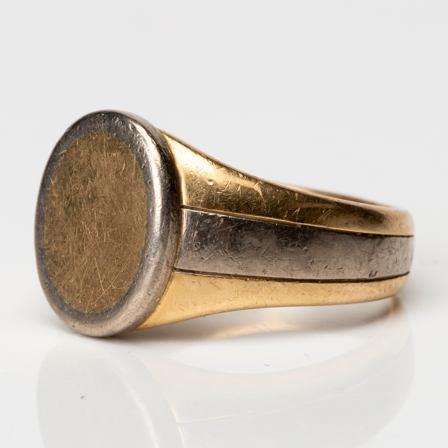 KLACKRING, 18K guld/vitguld, Jovenia AB, Stockholm, 2003.