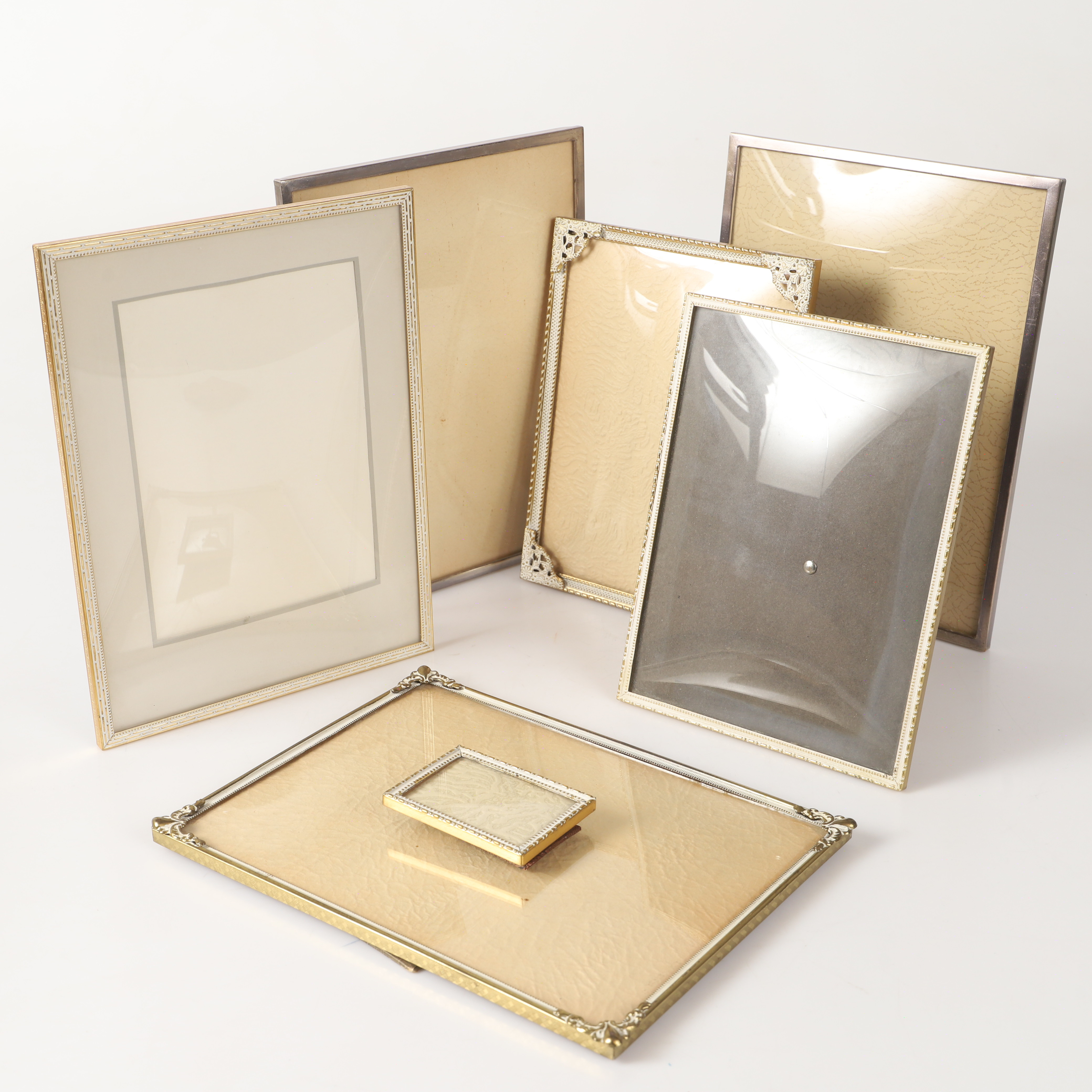 RAMAR, 7 stycken, med välvt glas, 1900-tal.