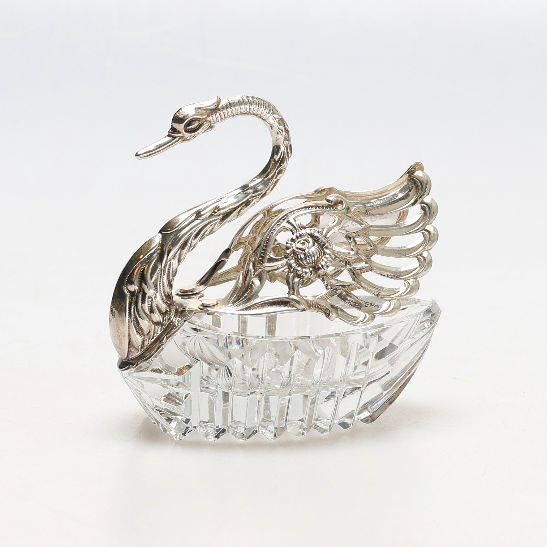 SOCKERSKÅL, svan i silver och glas.