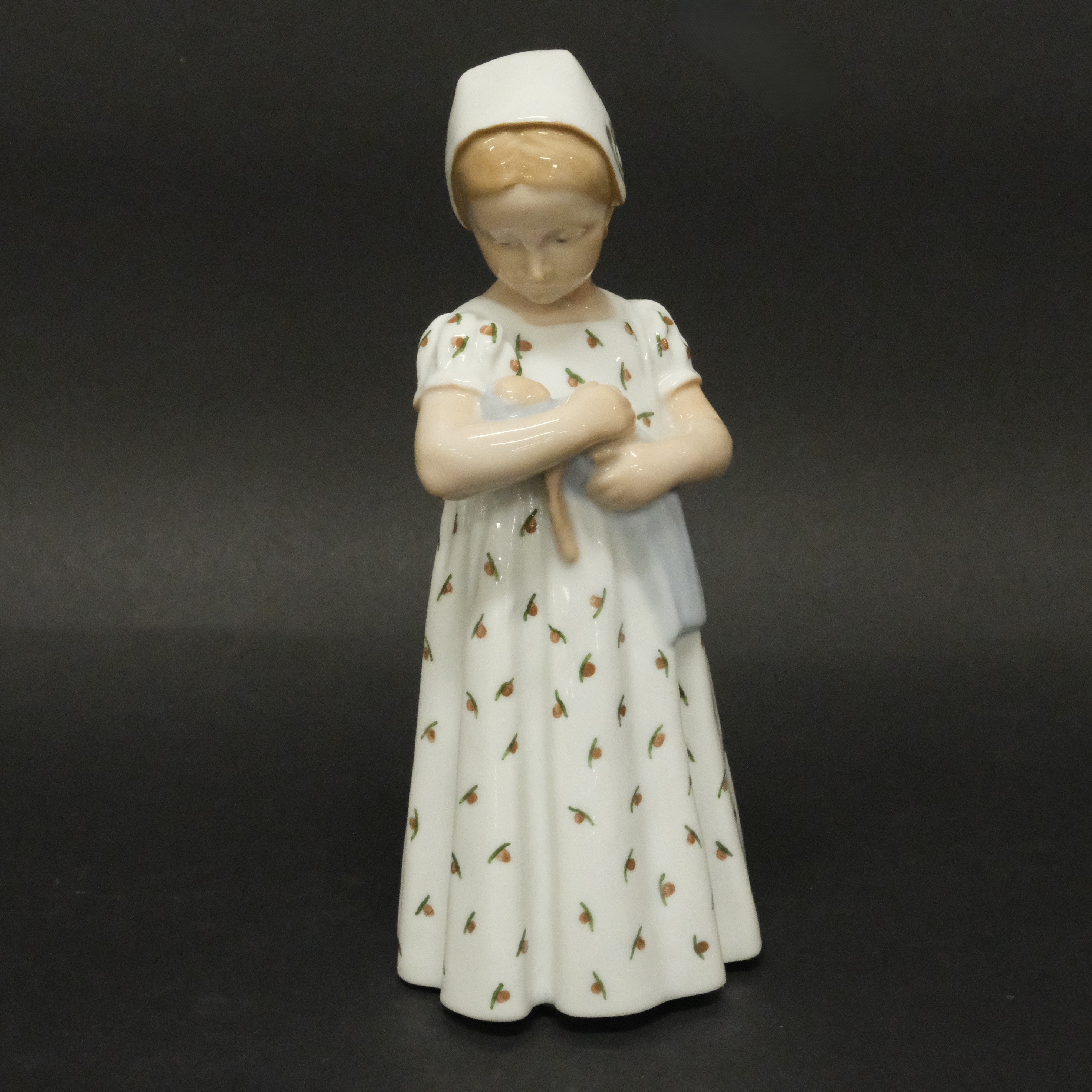 INGEBORG PLOCKROSS- IRMINGER. BING & GRÖNDAHL. FIGURIN. 1721.