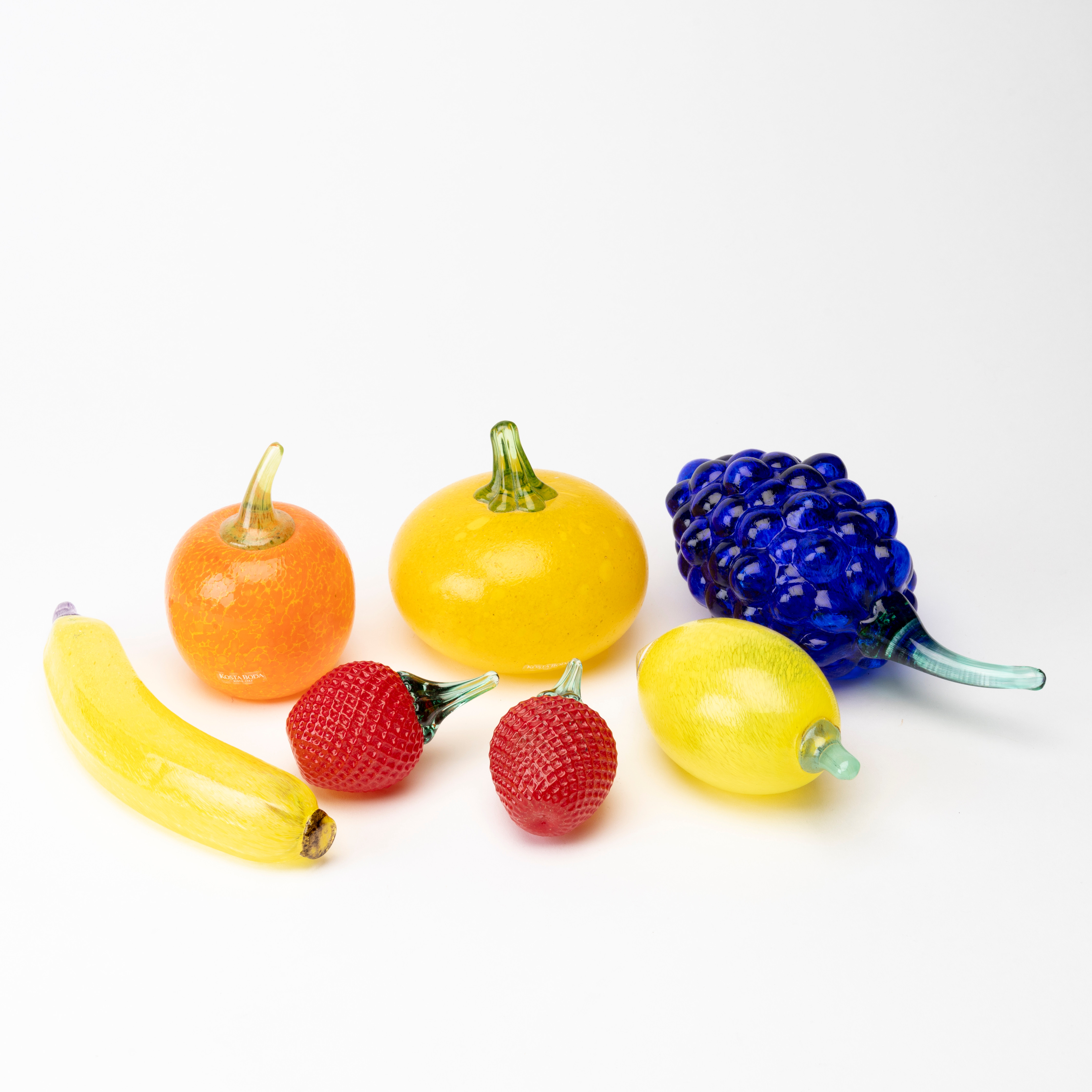 GUNNEL SAHLIN. Figuriner, 7 st, glas, "Frutteria", formgiven 1989, Kosta Boda.