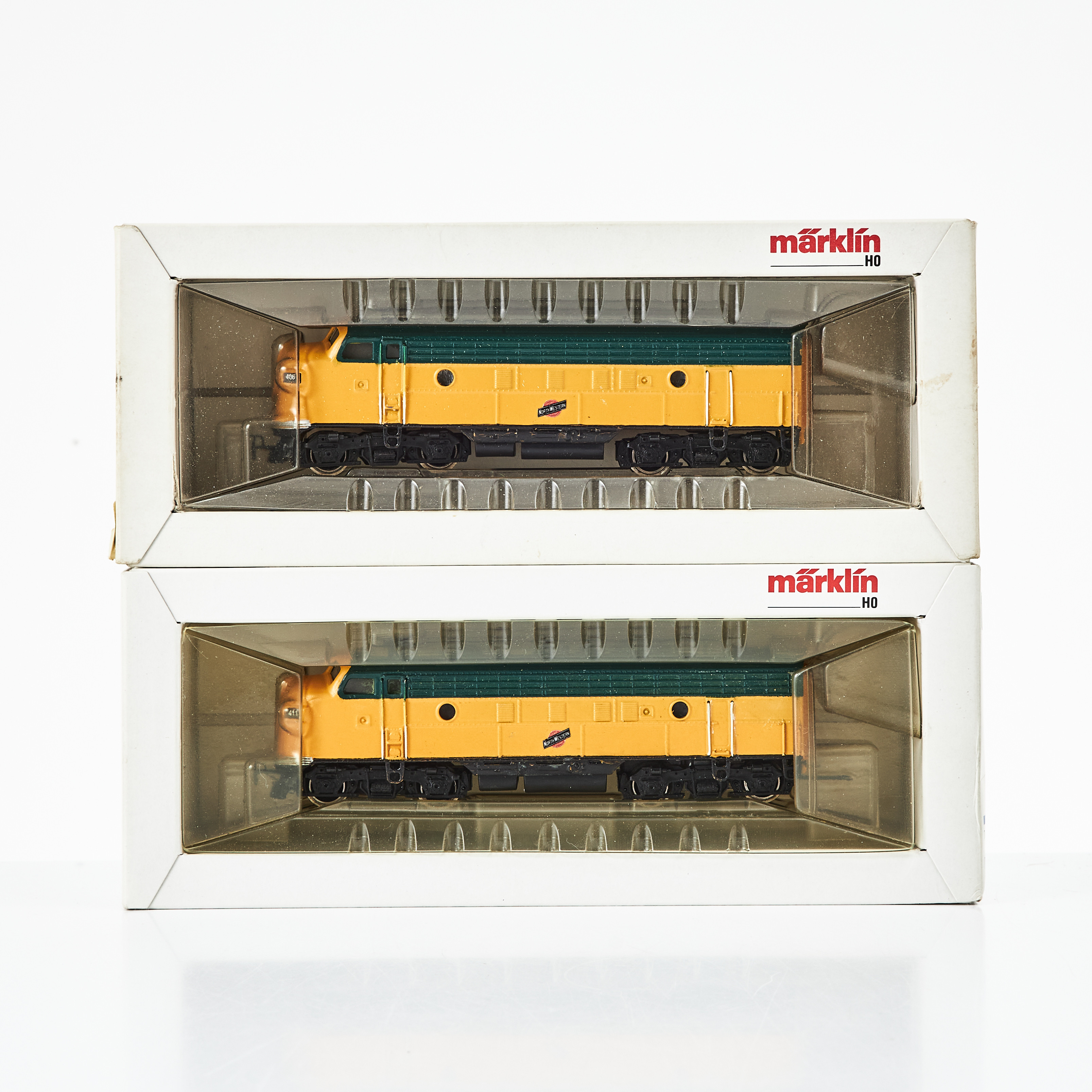 MÄRKLIN, amerikansk diesel/elektrisk lok, 2 st., CNW 409, 411, north western.