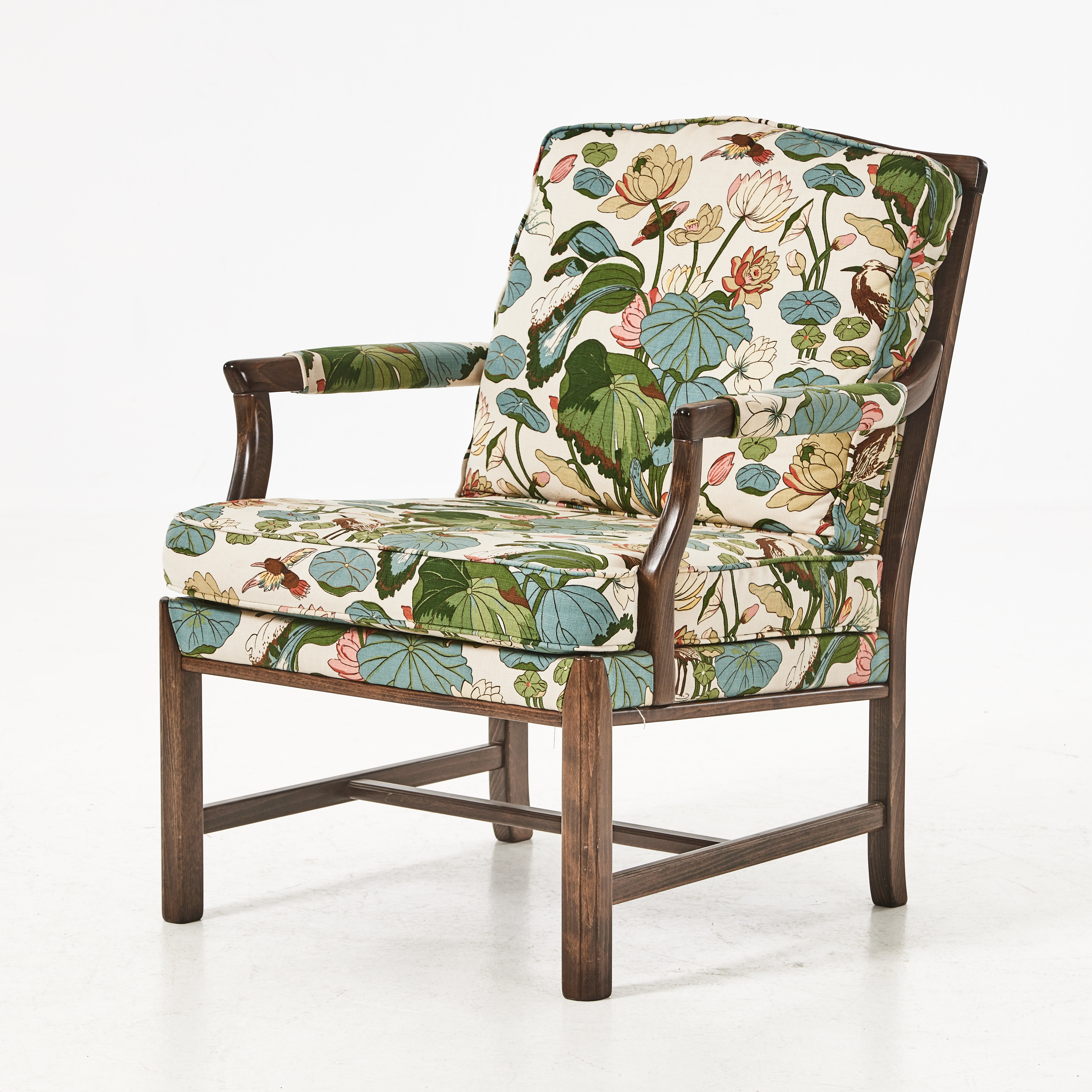 BRÖDERNA ANDERSSON. Fåtölj, "Ellinor", stomme i mörkbetsad björk, klädd i "Lotus" GP & J Baker.