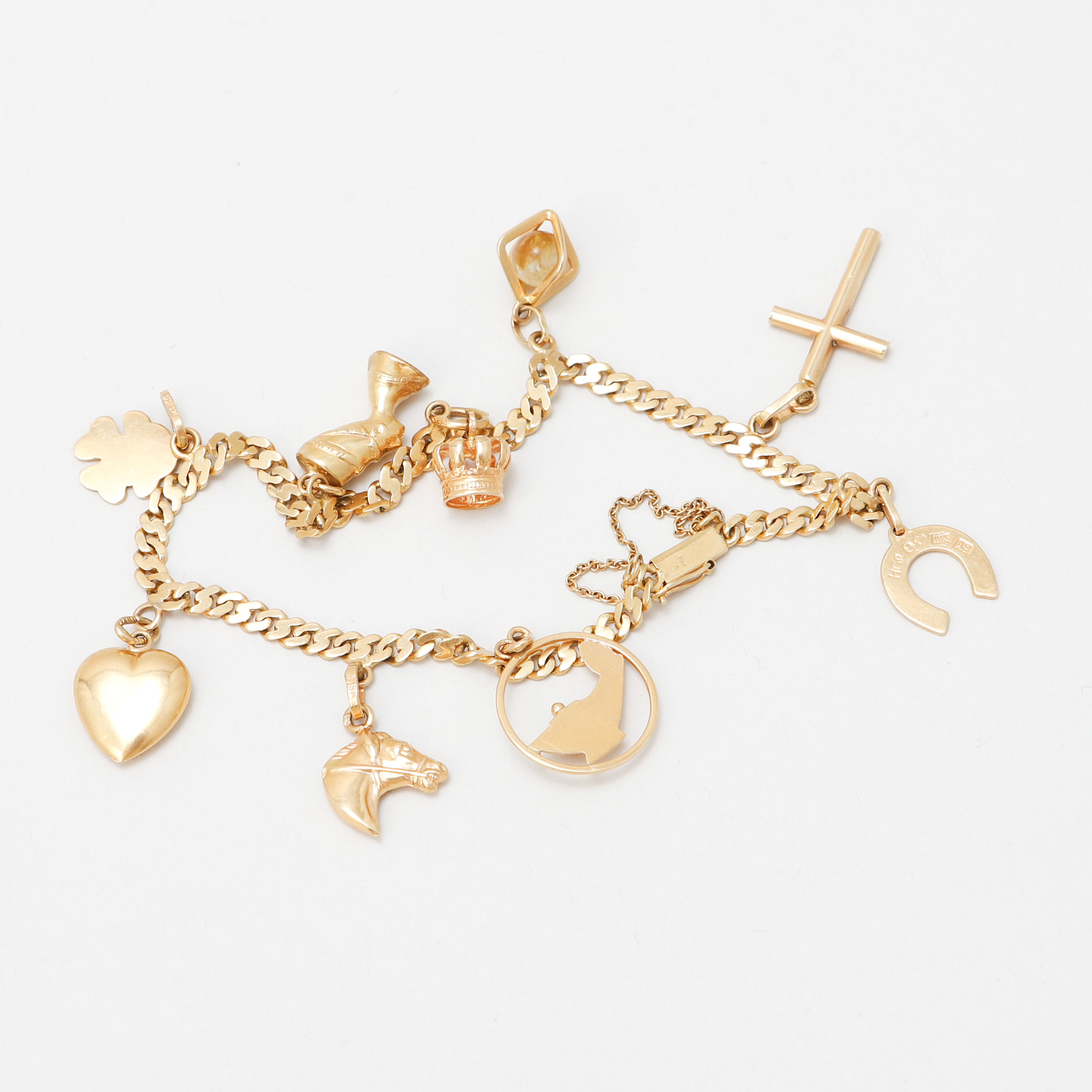 ARMBAND MED BERLOCKER, 18k guld, vikt ca 11,7 gram.