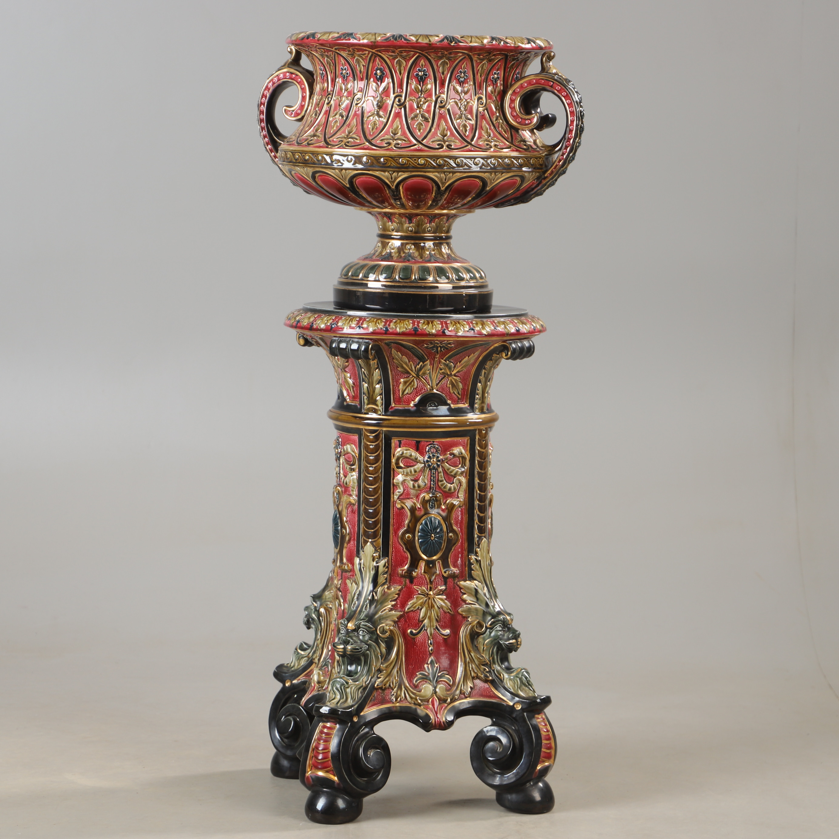 PIEDESTAL MED YTTERFODER, majolika, Rörstrand, tidigt 1900-tal.