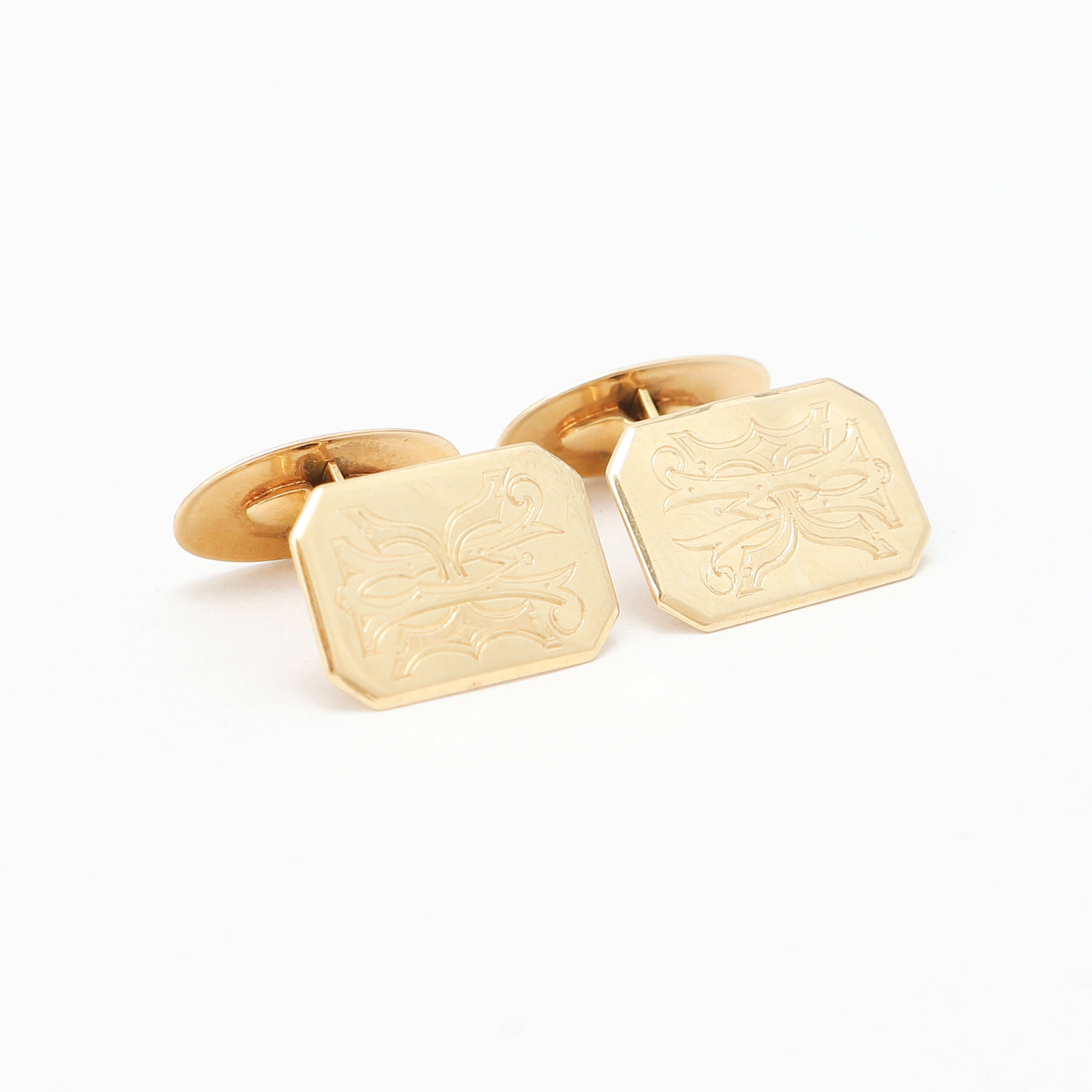 MANSCHETTKNAPPAR, 1 par, 18k guld, vikt ca 6,2 gram.