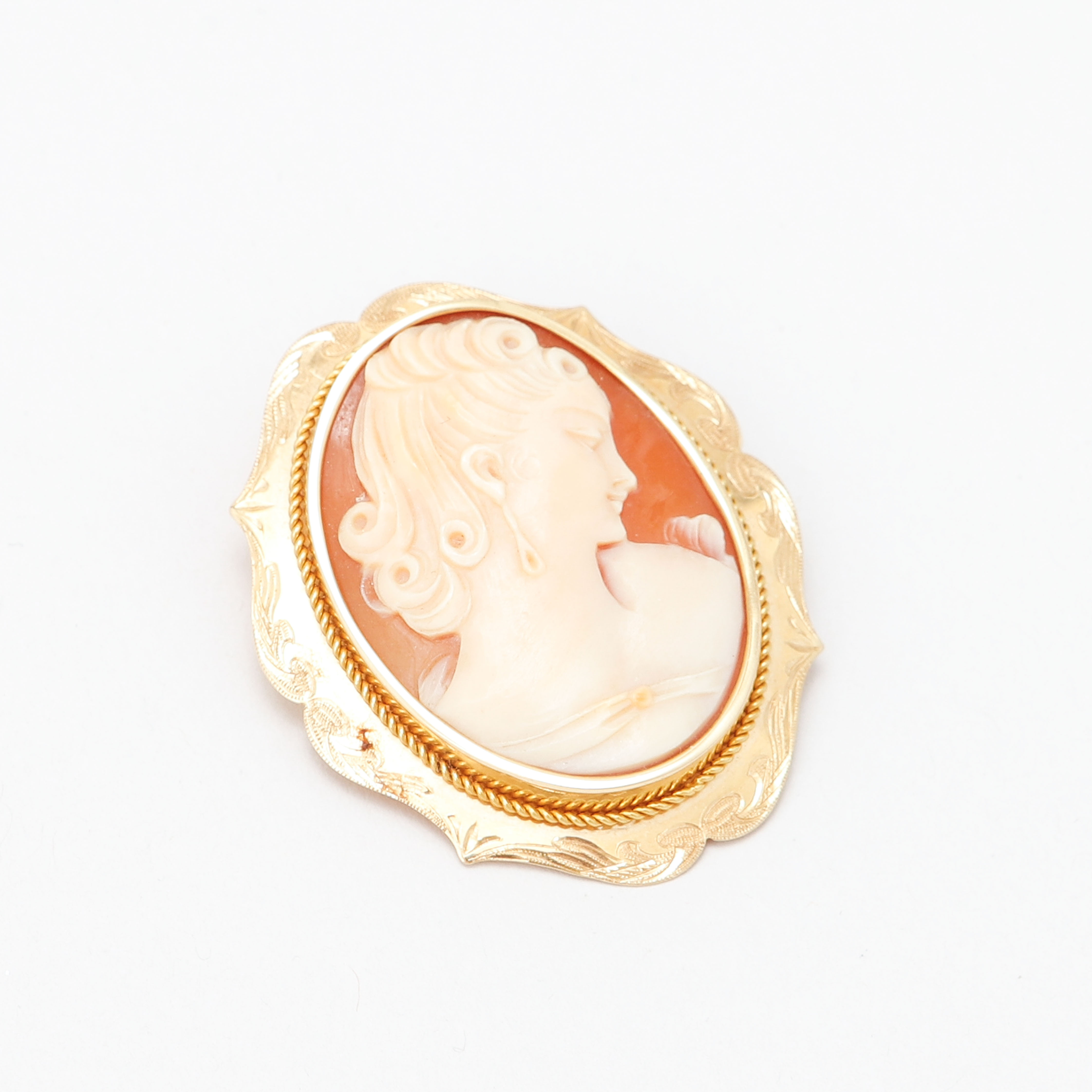 CAMÉBROSCH/HÄNGE, 18k guld, vikt ca 11,5 gram.