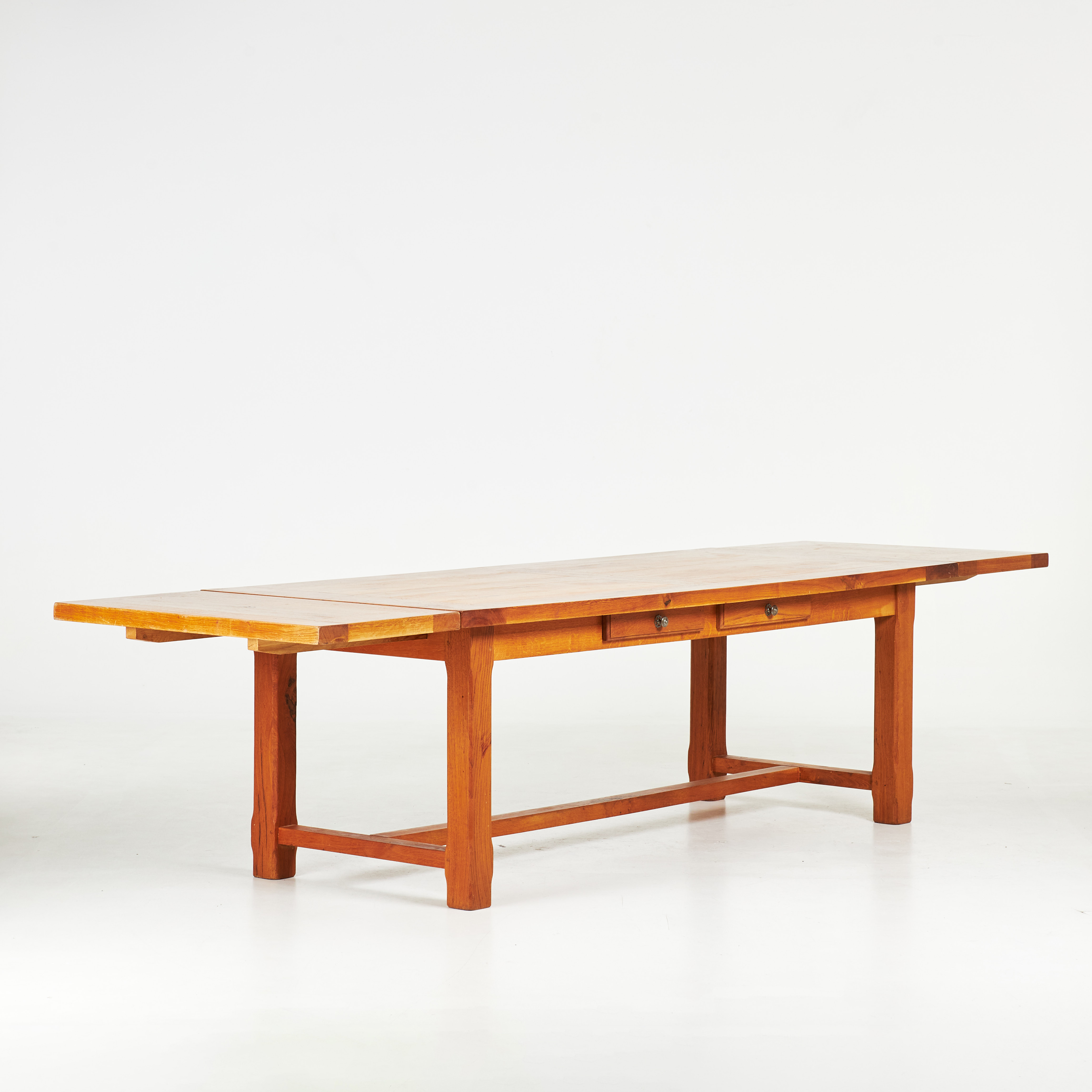 MATBORD, fransk lantstil, 2000-tal, massiv ek, med två lådor i sarg samt två iläggsskivor.