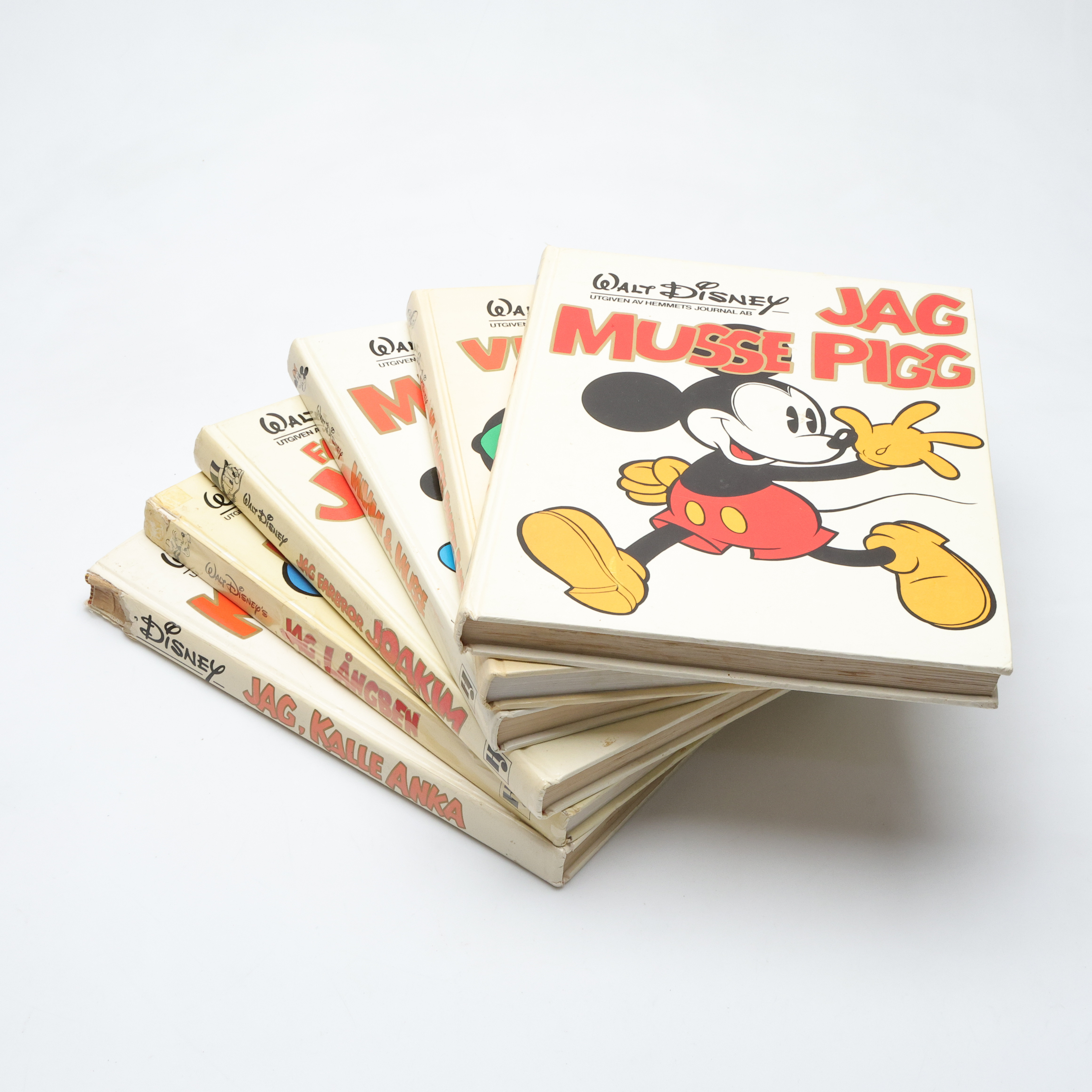WALT DISNEY. Seriealbum, 6 stycken, utgiven av Hemmets Journal AB/Richters Förlag.