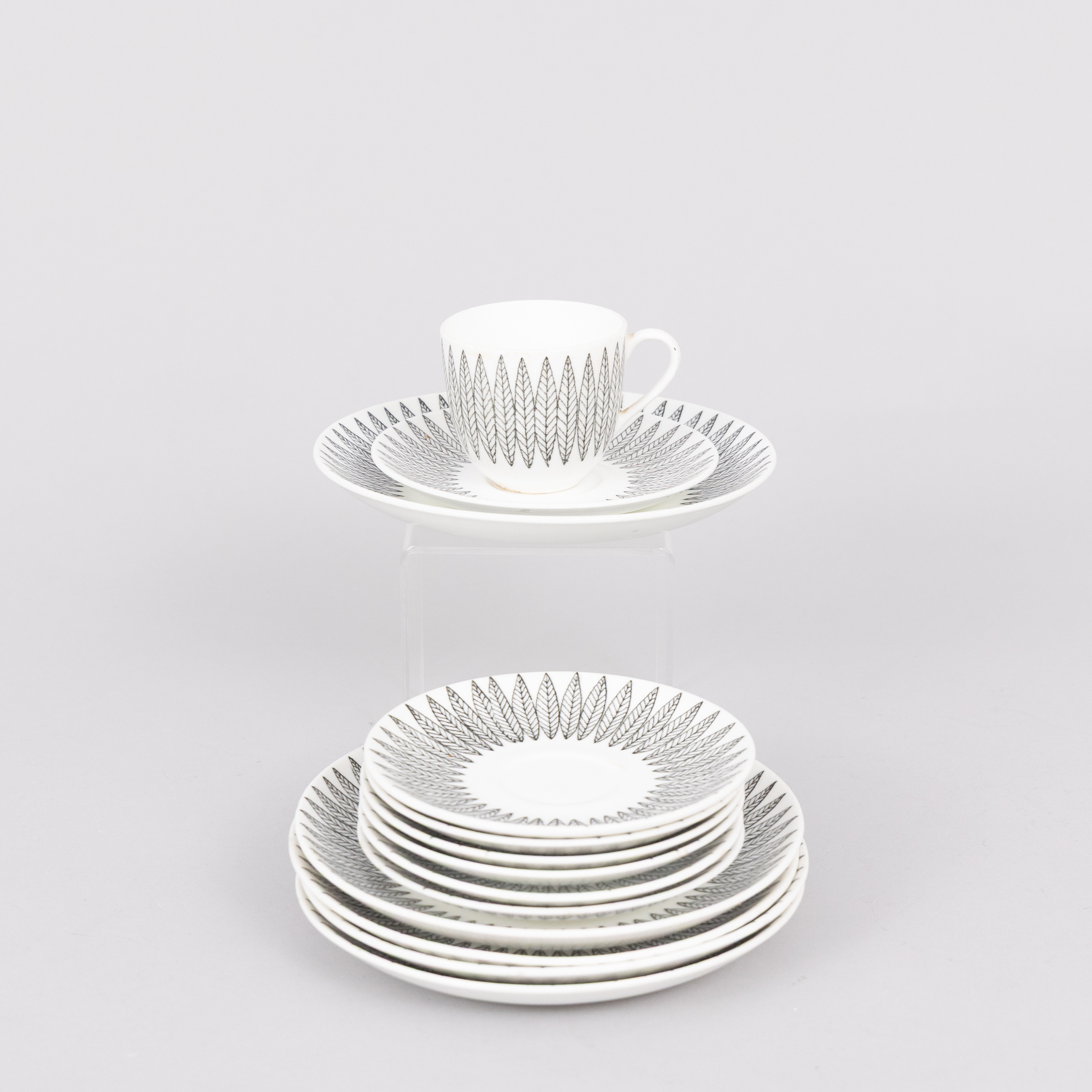 STIG LINDBERG. Servisdelar, 'Salix', 13 st, porslin, Gustavsberg.