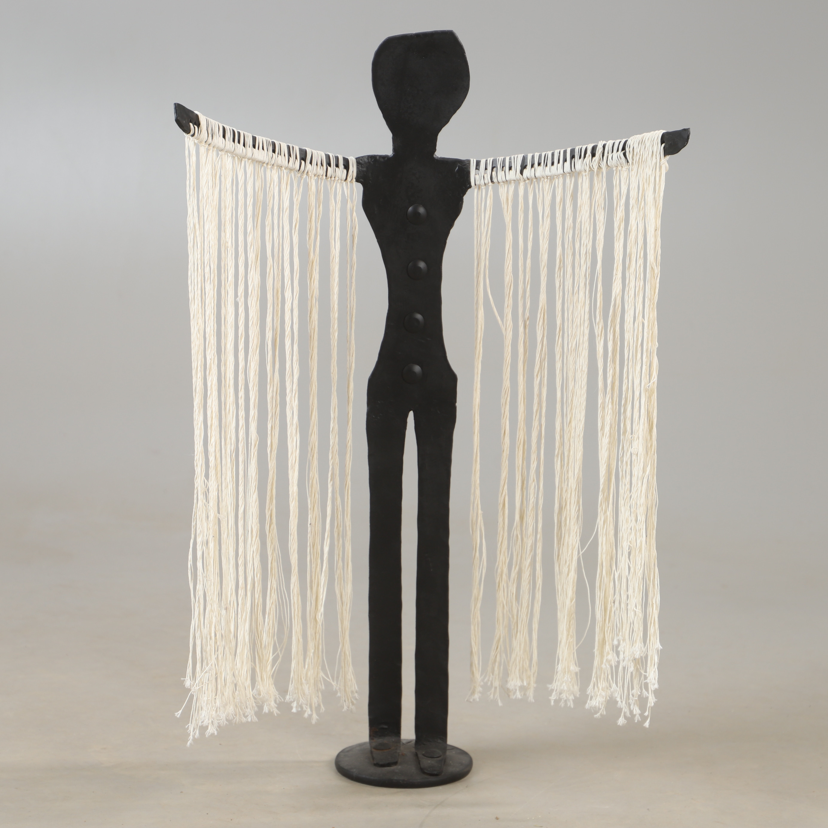 SKULPTUR, järn och tråd, signerad KON.