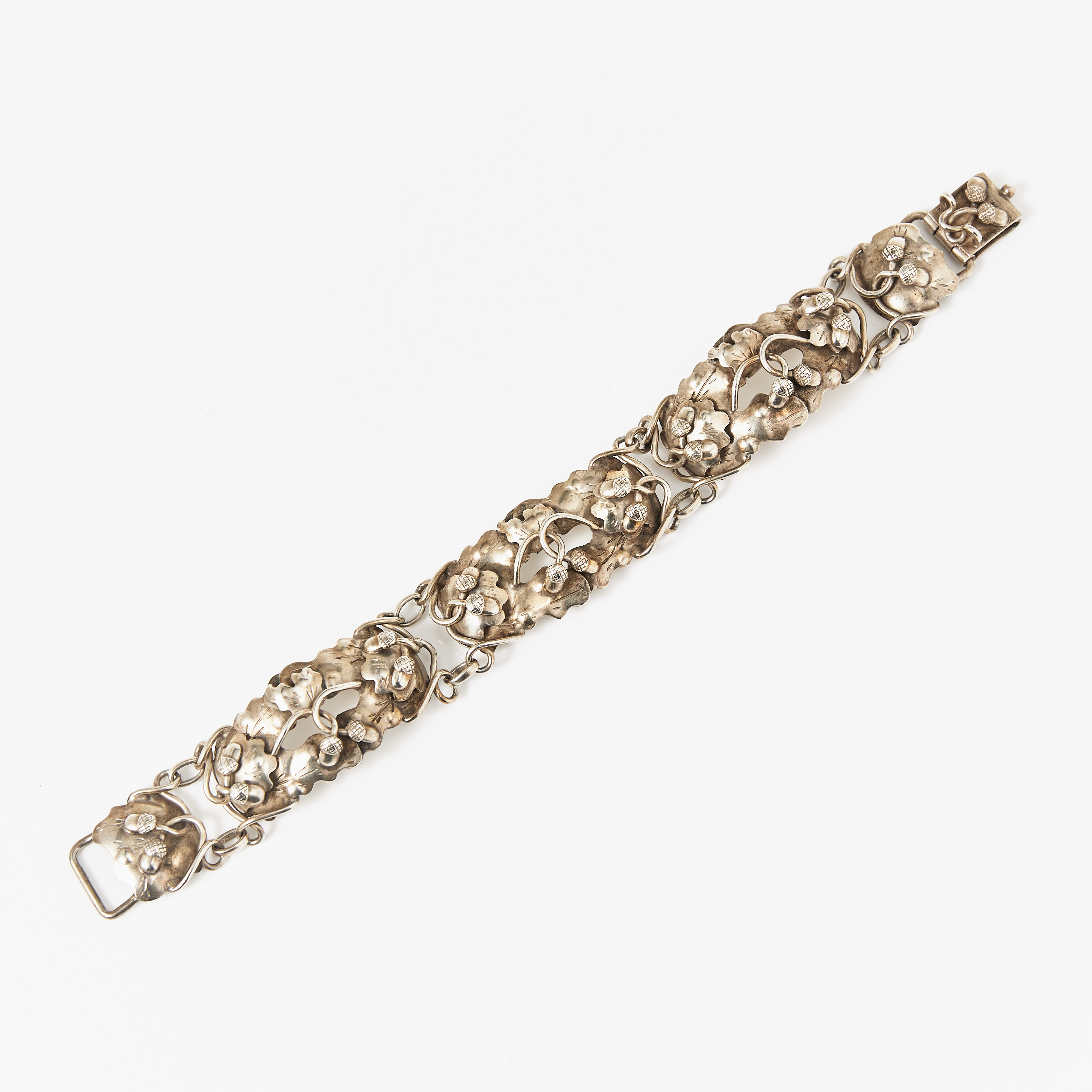 LEIF ULRICH DAURUP. Armband, sterlingsilver, Köpenhamn, Danmark. dekor av ekollon.