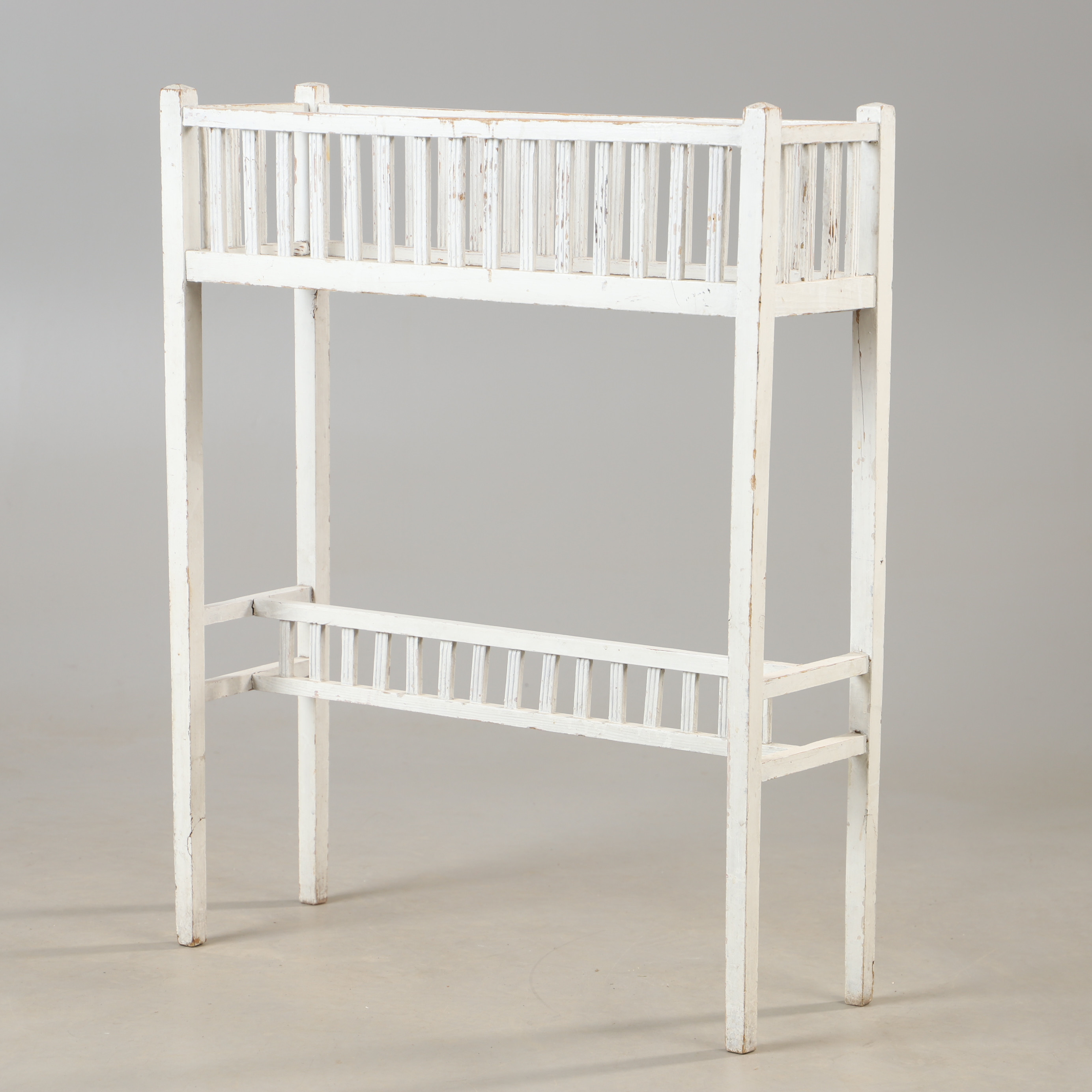 BLOMBORD, vitmålat, Carl Larsson-stil, 1900-talets första hälft.