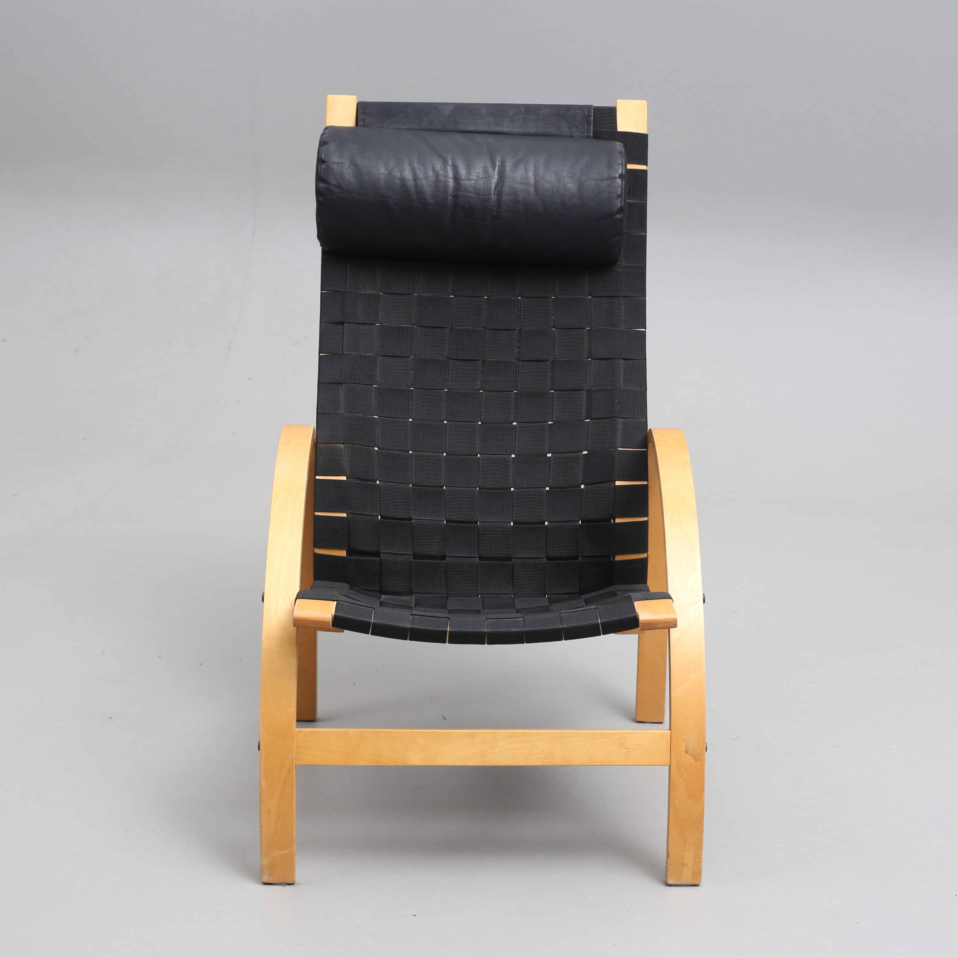 FÅTÖLJ, böjträ med sadelgjord, 1900/2000-tal.