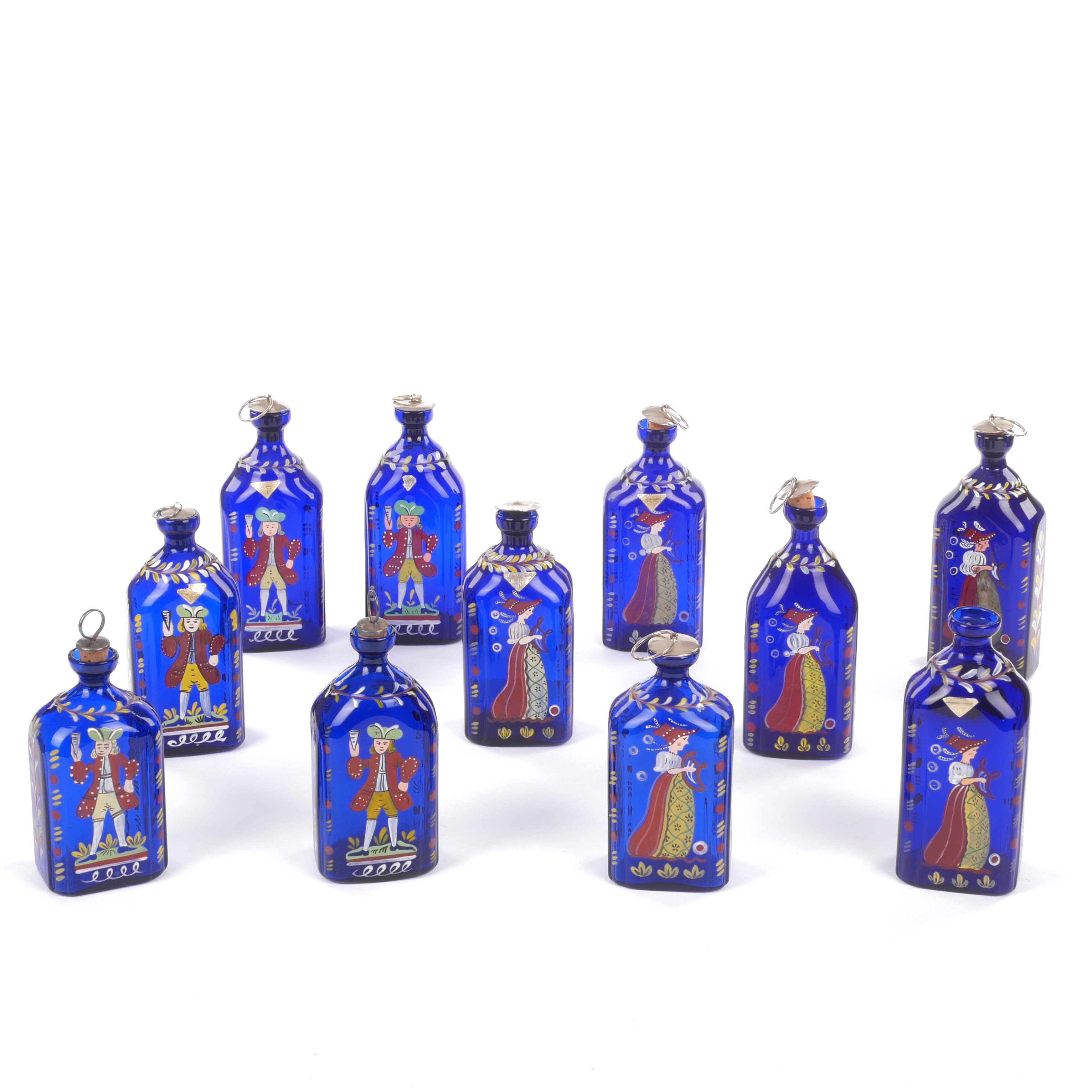 HUGO GEHLIN. Flaskor, 11 stycken, "Växjö", målad dekor, Gullaskruf, 1940-tal.