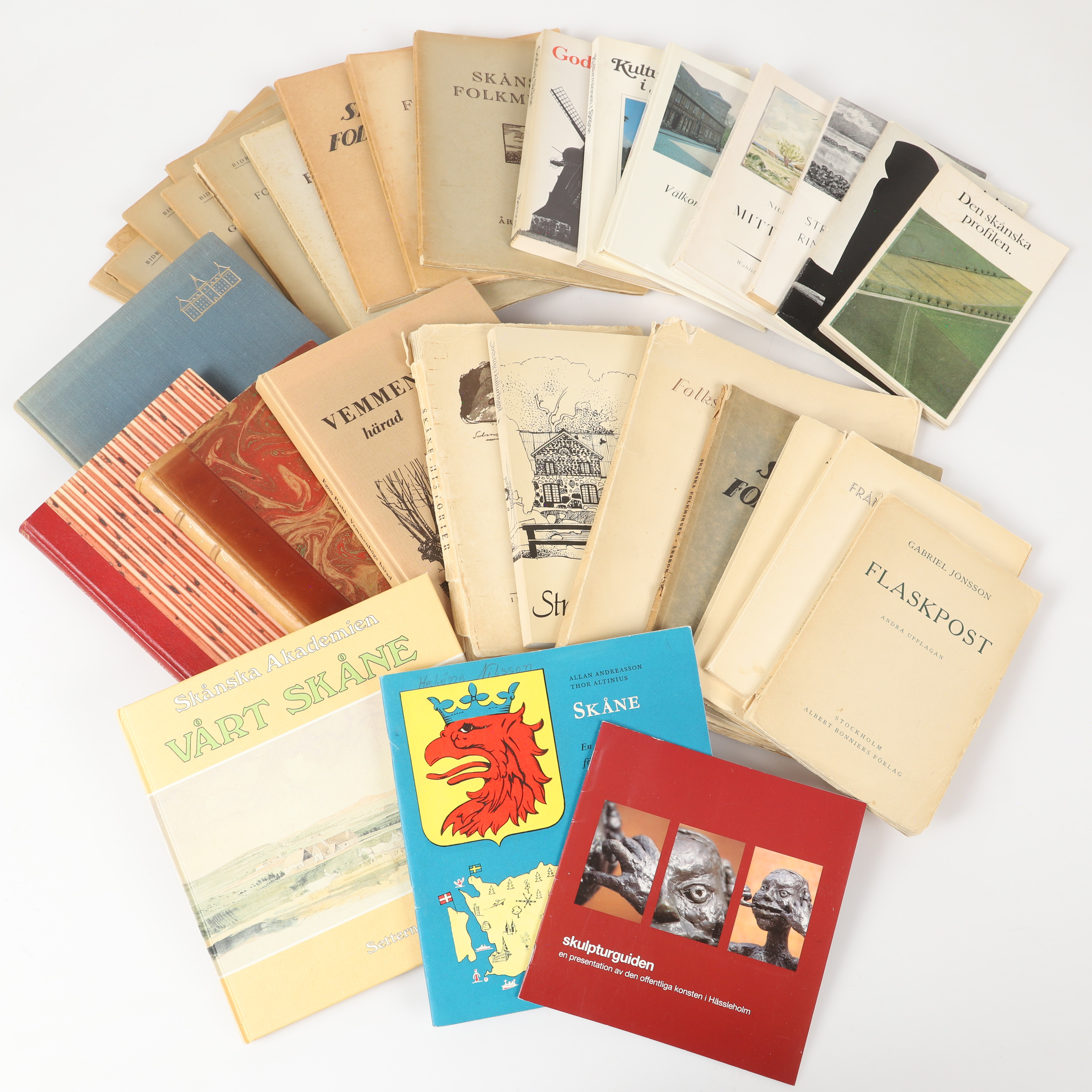 SKÅNELITTERATUR, 32 stycken häften & böcker, 1800/1900-tal.