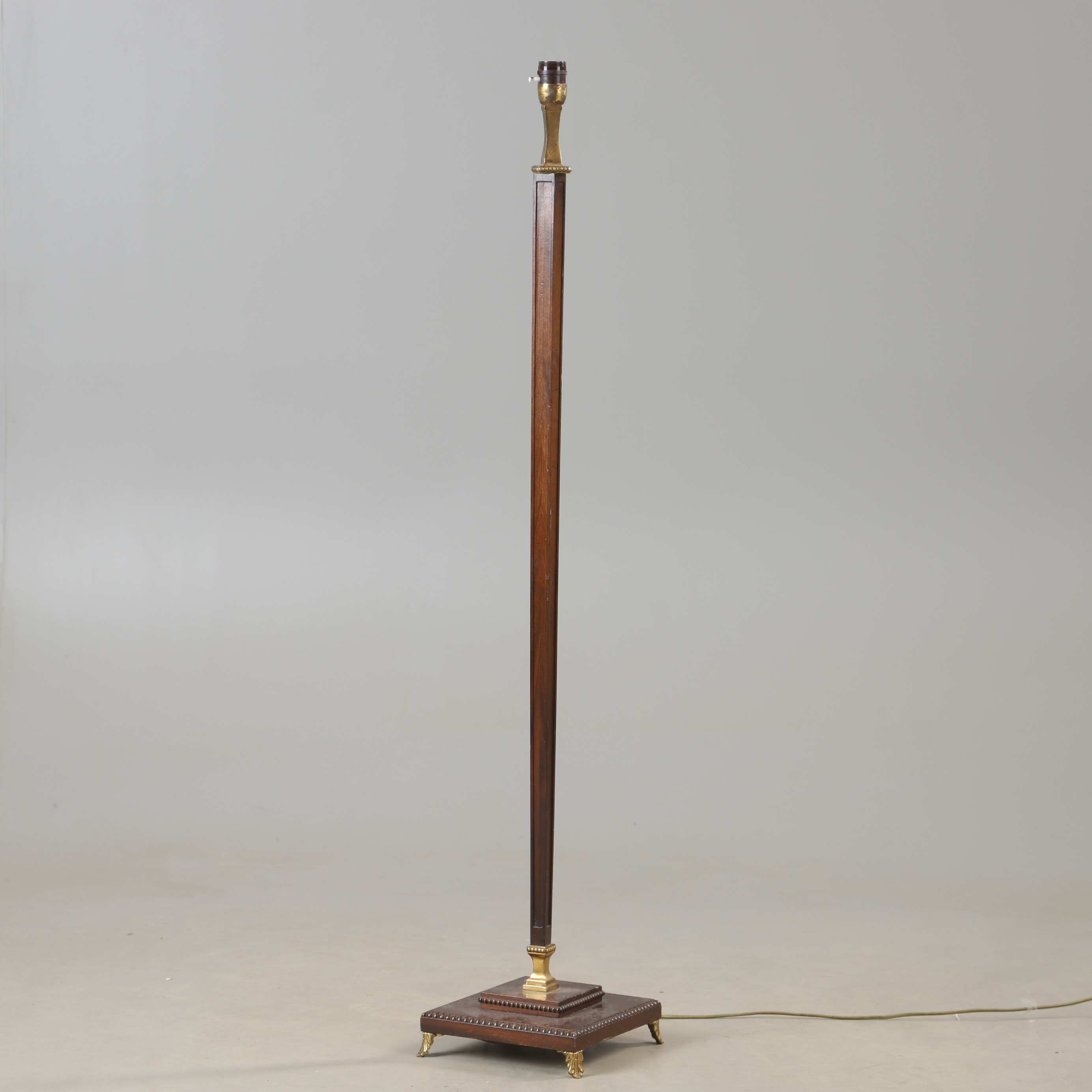 GOLVLAMPA, mahogny, 1900-talets andra hälft.