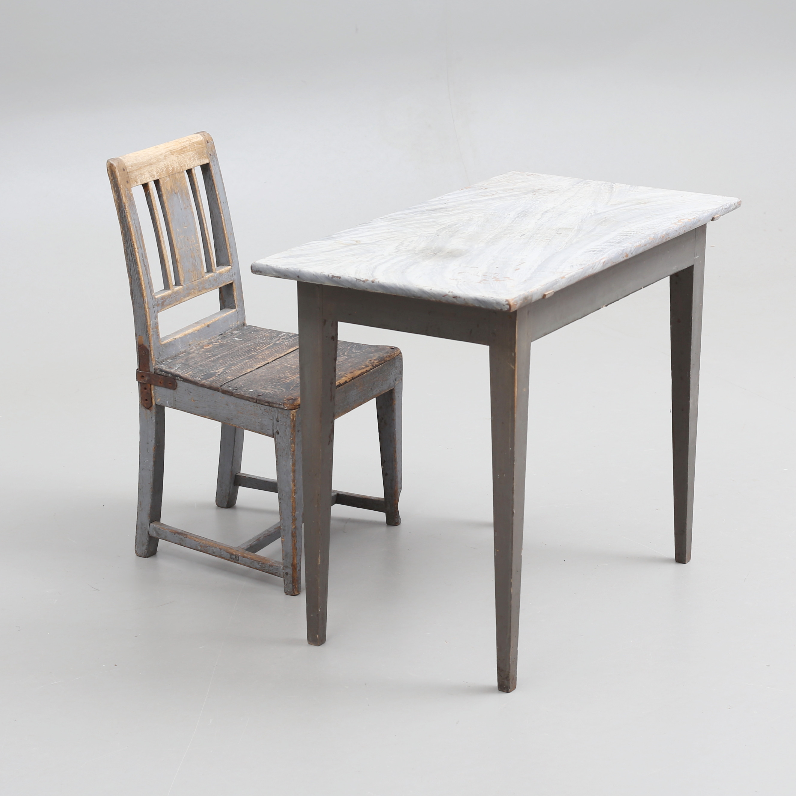 BARNMÖBEL, bord samt stol, allmoge, 1800/1900-tal.