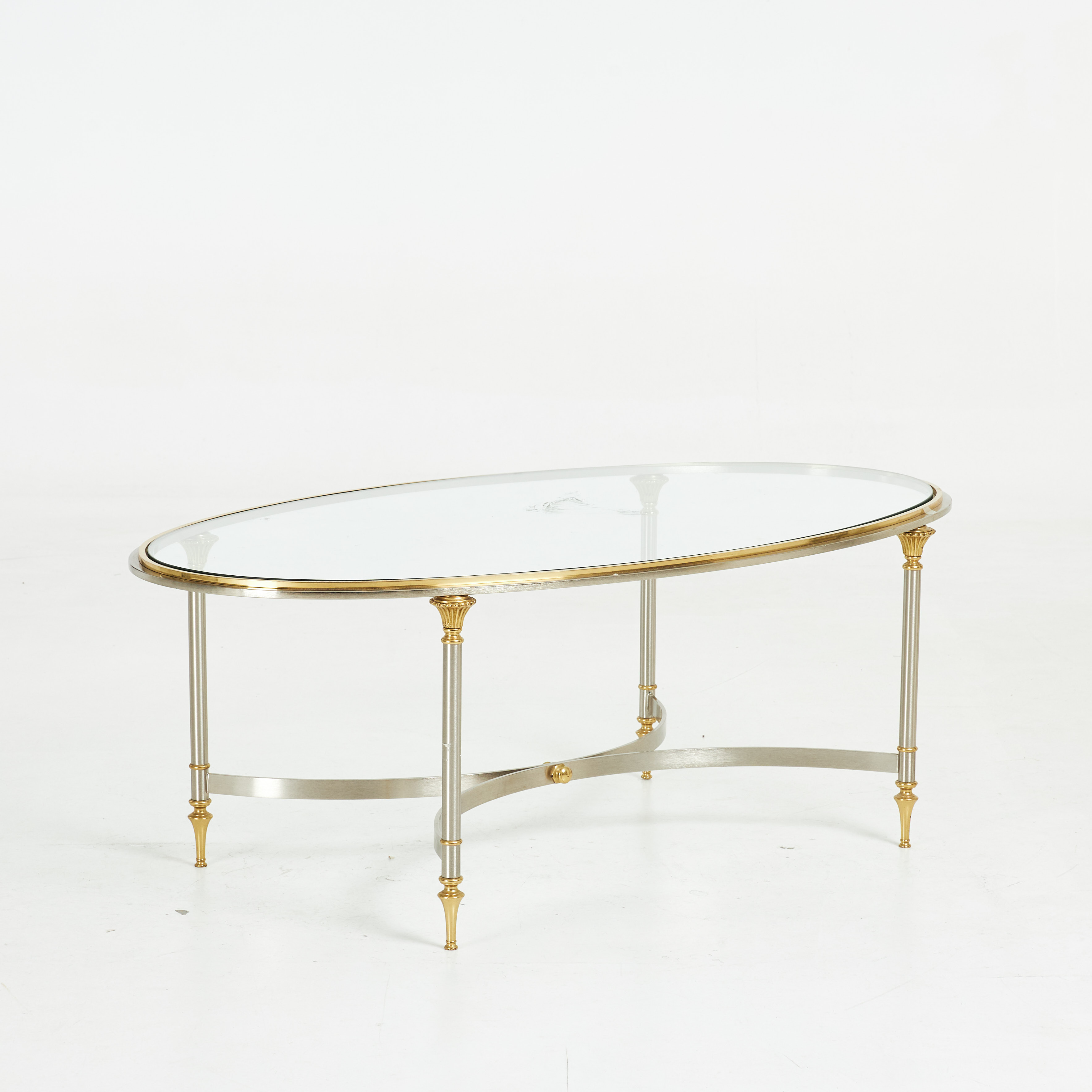 SOFFBORD. 1900-talets senare del, skiva i glas, underrede i metall.