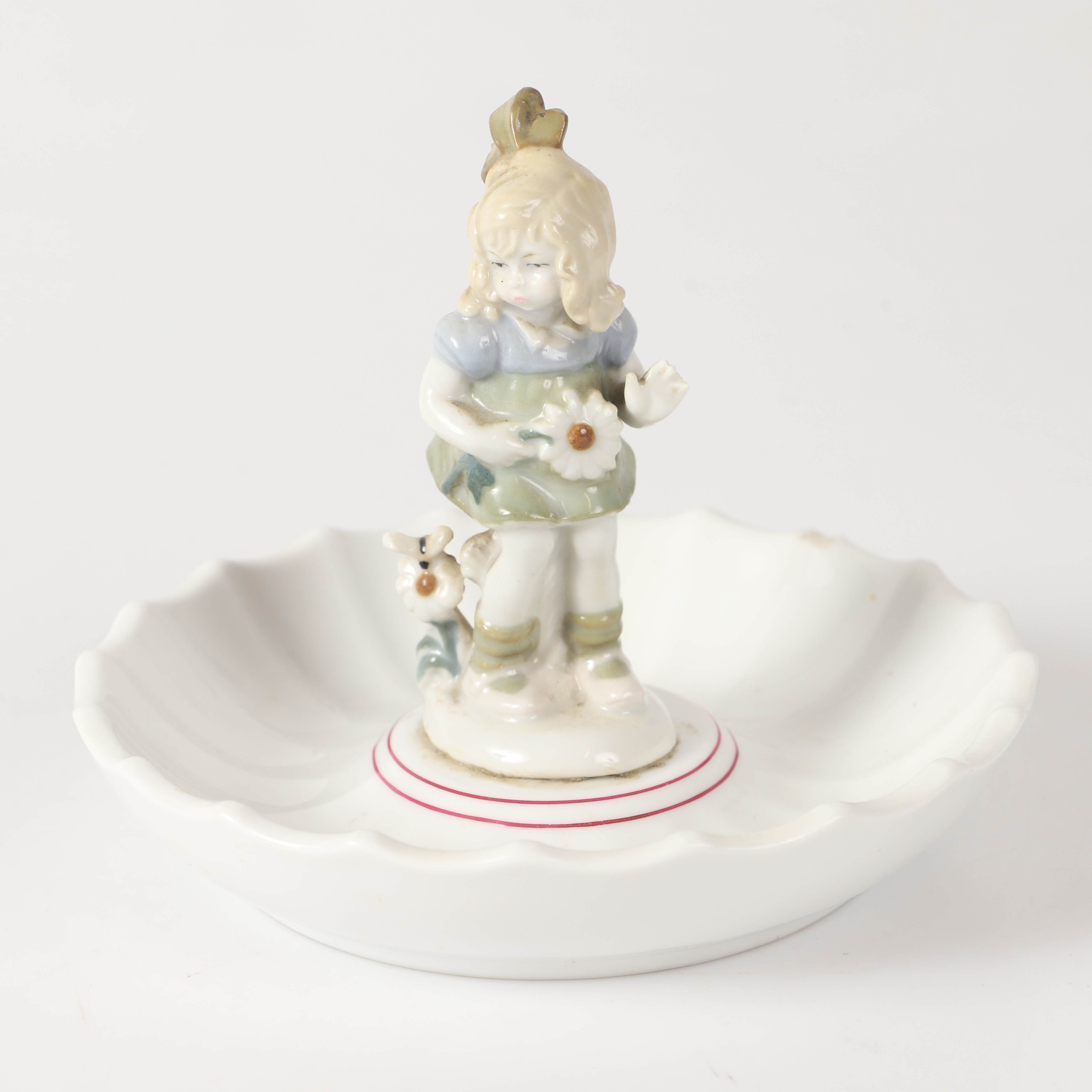 FIGURIN PÅ FAT, porslin, Royal Copenhagen, Danmark.