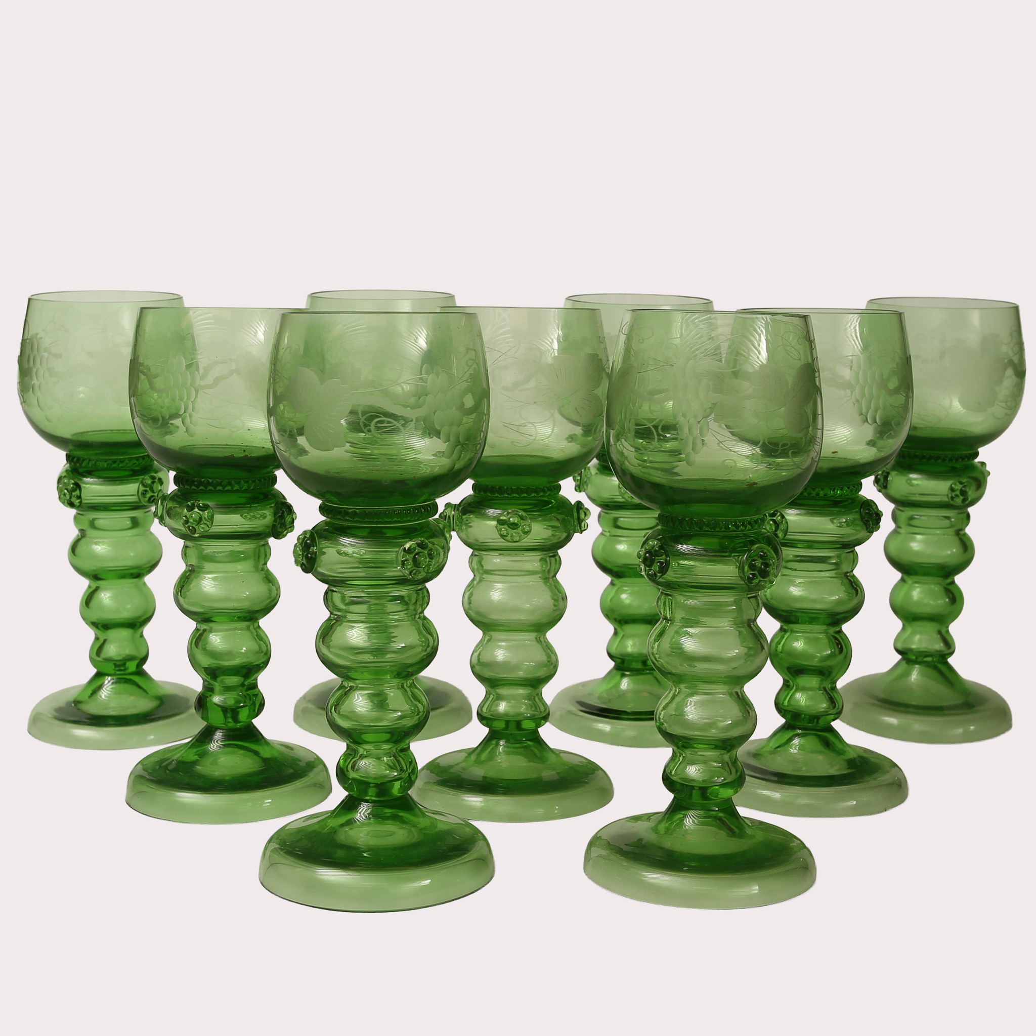 VITVINSREMMARE, gröntonat glas med etsad dekor, 9 stycken, 1940- tal.