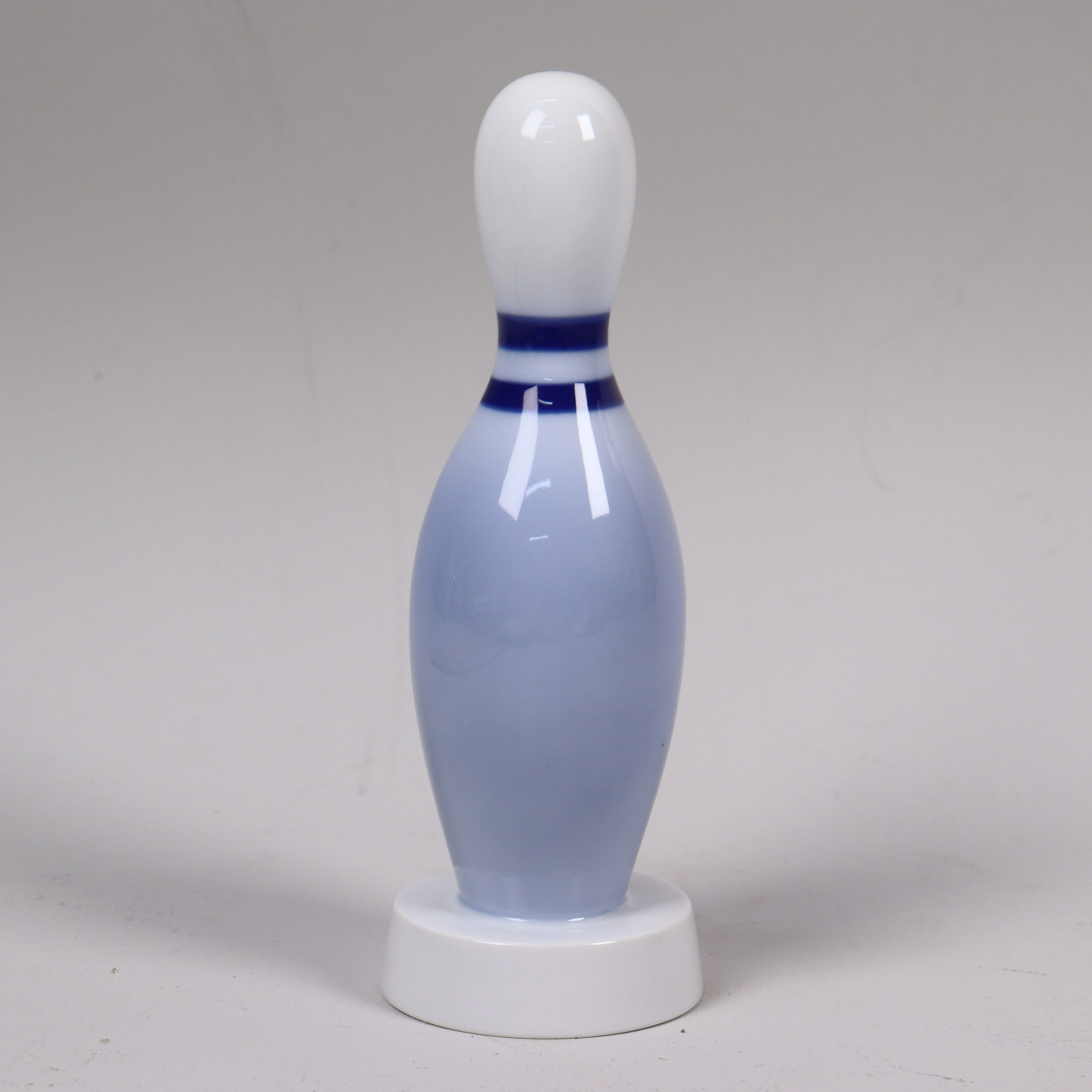 FIGURIN, Bing & Gröndahl, Danmark, #6132, bowlingkägla i porslin.