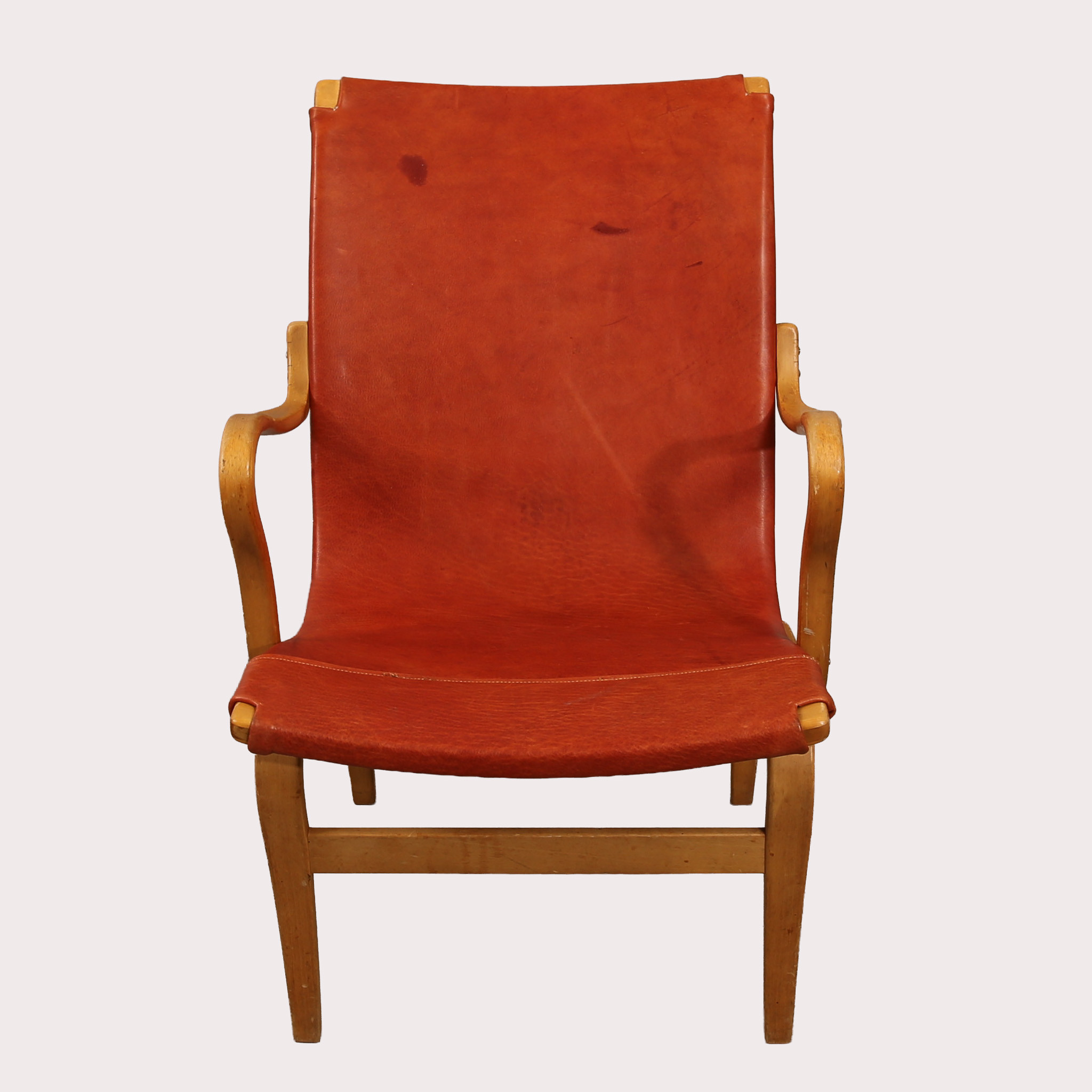 BRUNO MATHSSON. Fåtölj, "Eva", låg, bok/rödbrunt läder, Firma Karl Mathsson, plakettmärkt Illums Bolighus, 1968.