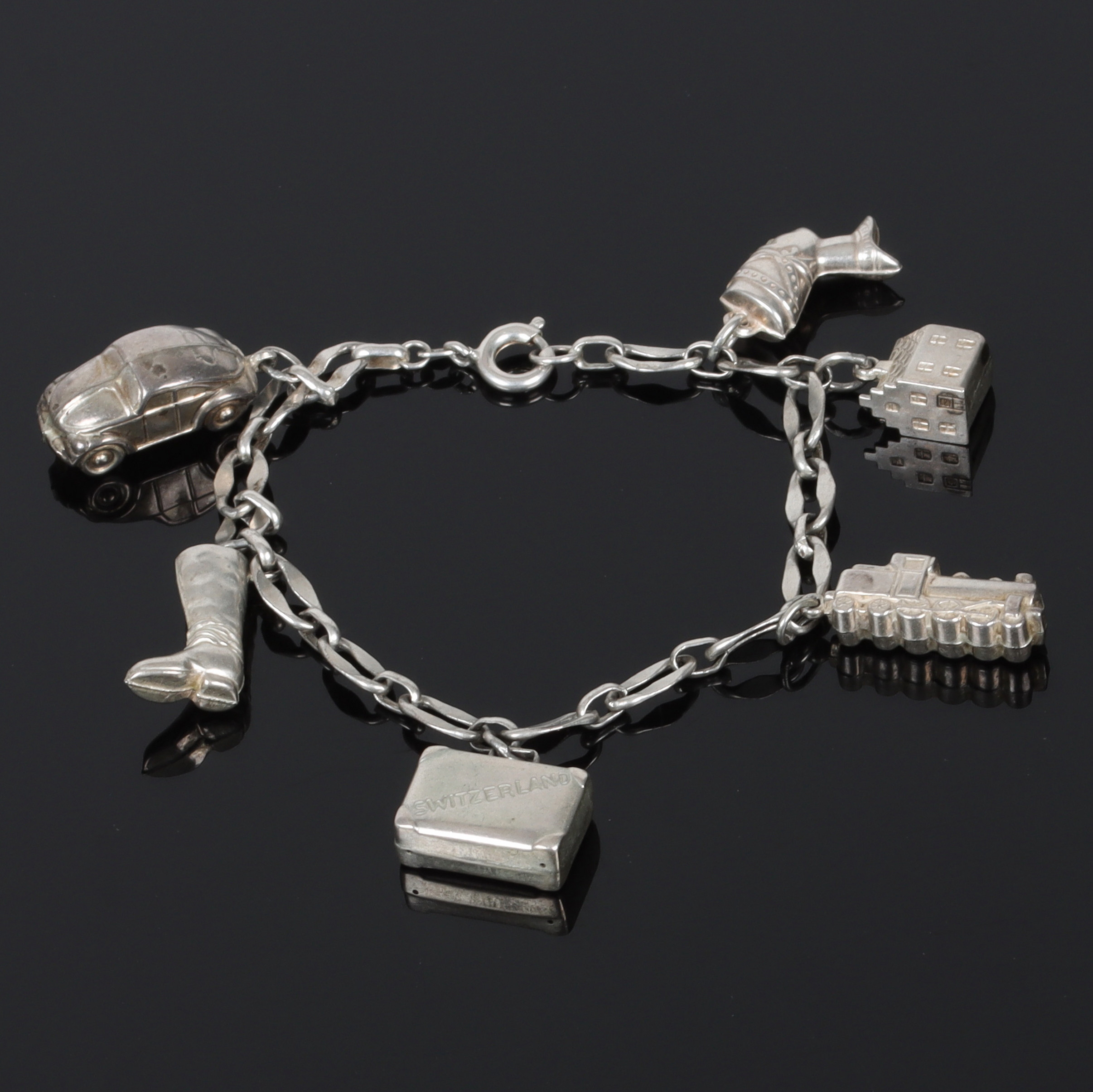 ARMBAND, silver, med berlocker, Italien. 1900-tal.