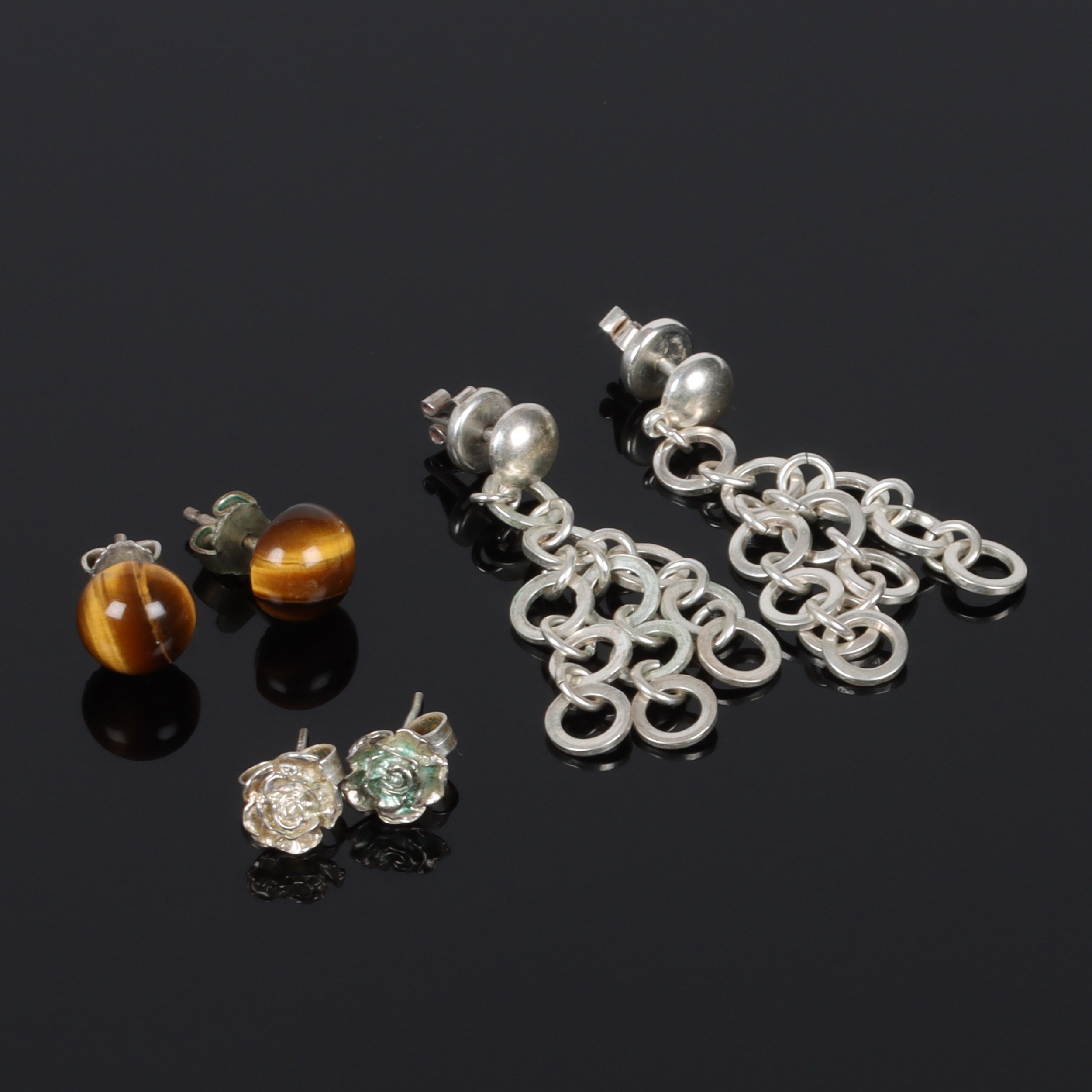 ÖRHÄNGEN, 3 par, silver, med bl.a. tigeröga. 1900-tal.