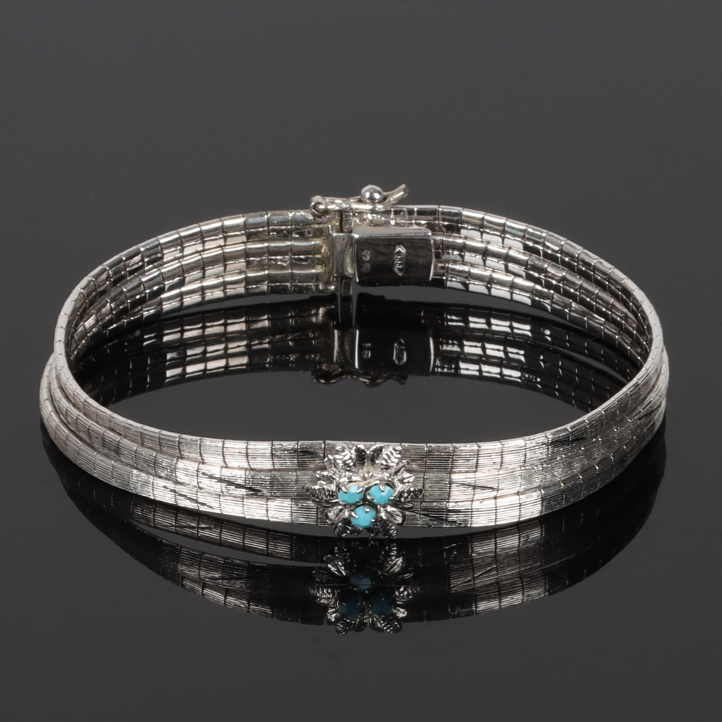 ARMBAND, silver, med turkoser, 1900-tal.