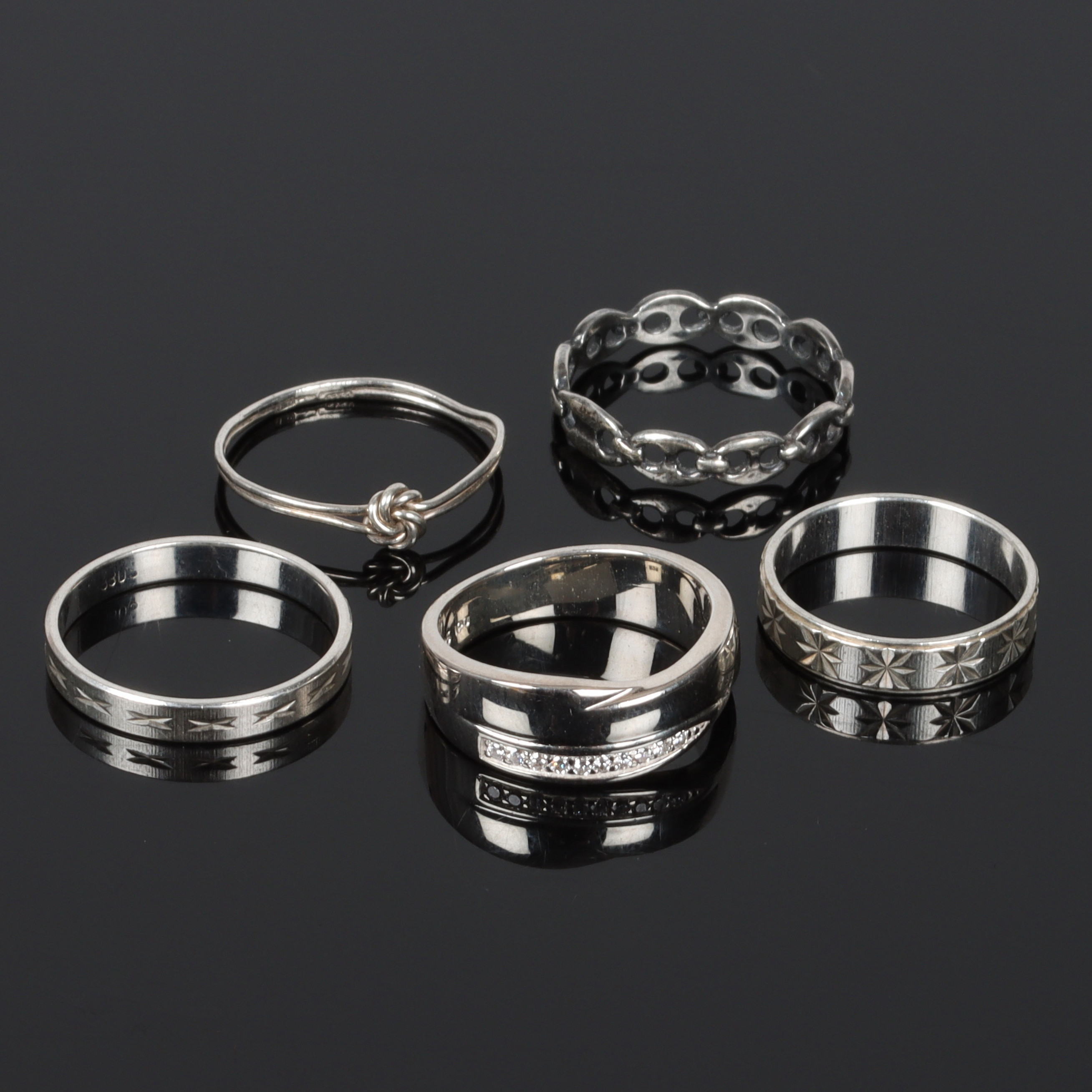 RINGAR, 5 st. silver, bl.a. vita stenar, Handels AB IPO, Sundsvall. 1900-tal.