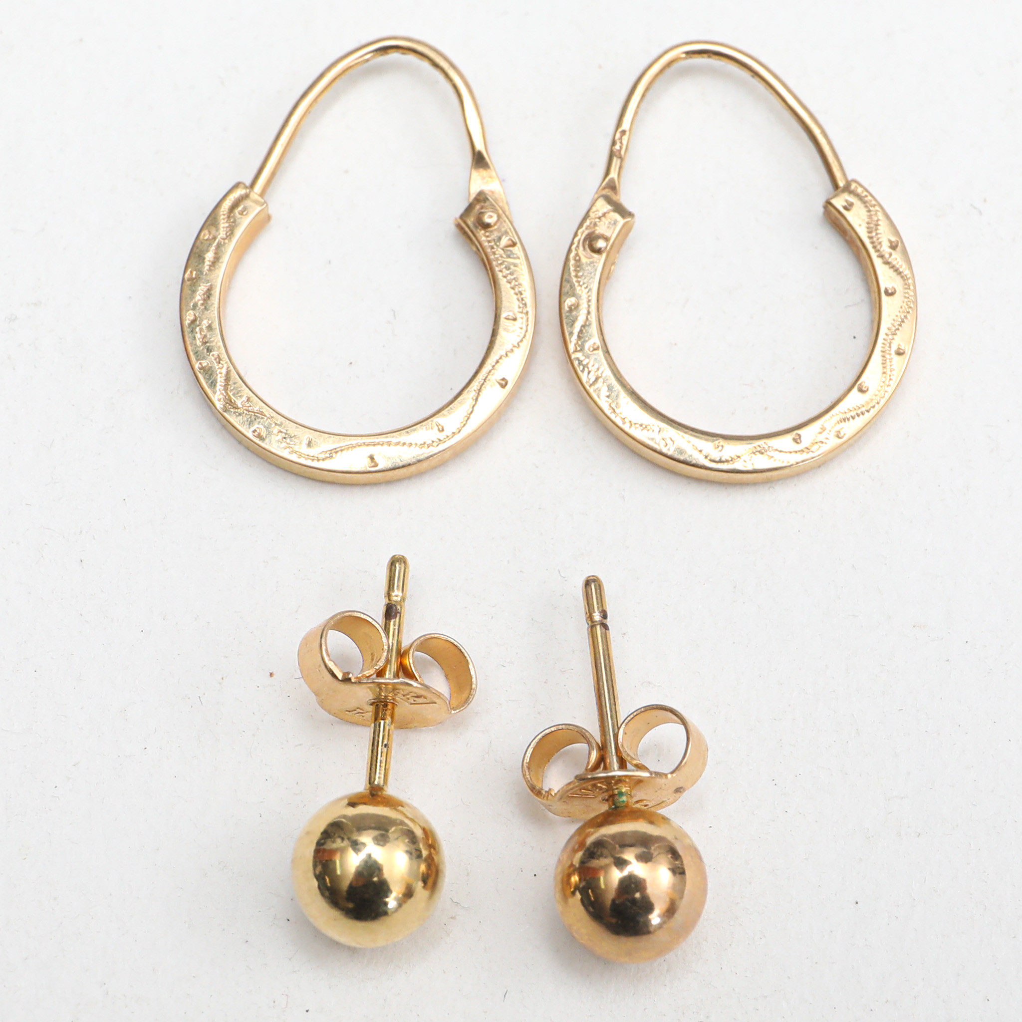 ÖRHÄNGEN, 2 par, 18 karat guld, totalvikt ca 3,9 gram.