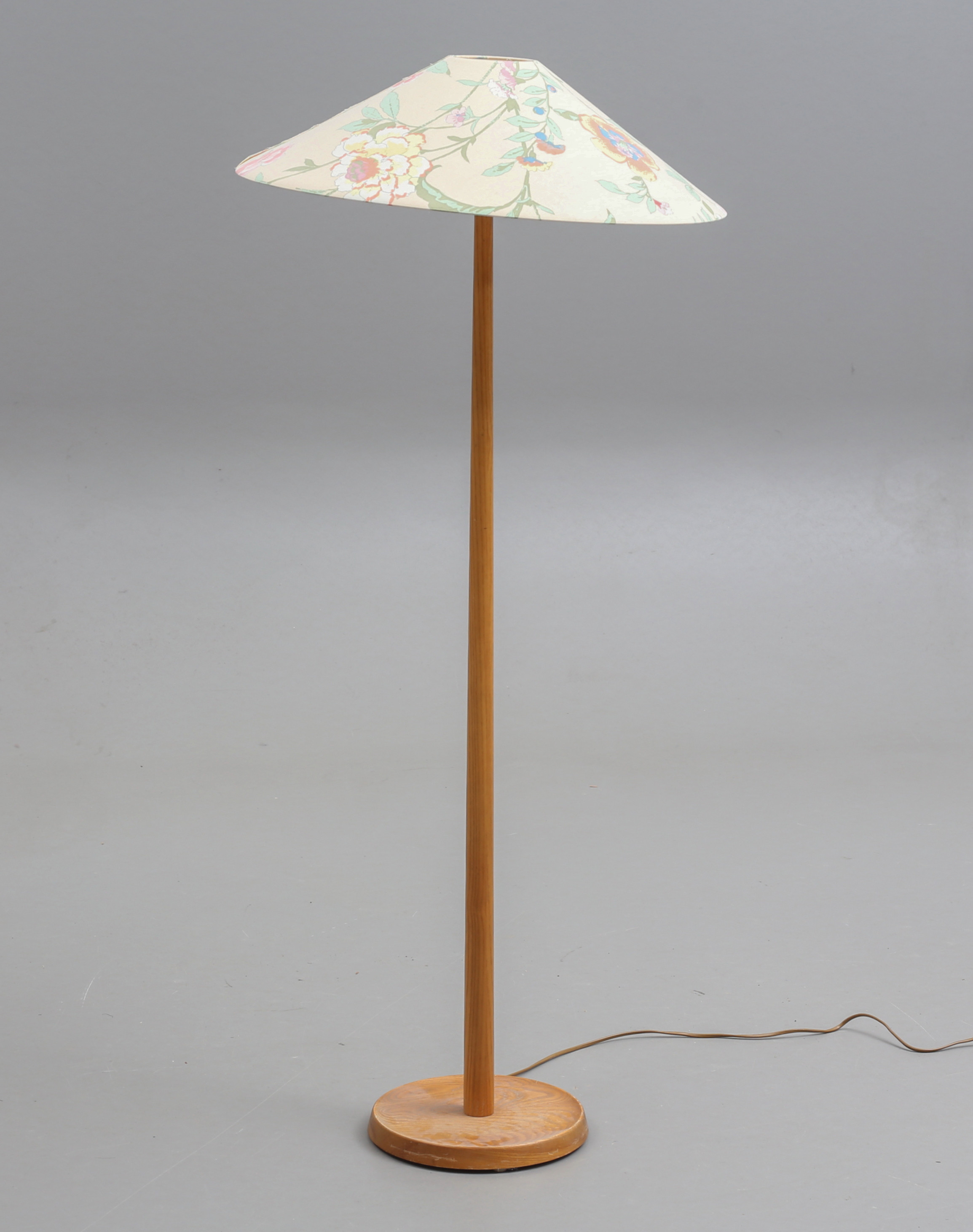 GOLVLAMPA, furu, 1900-talets andra hälft.