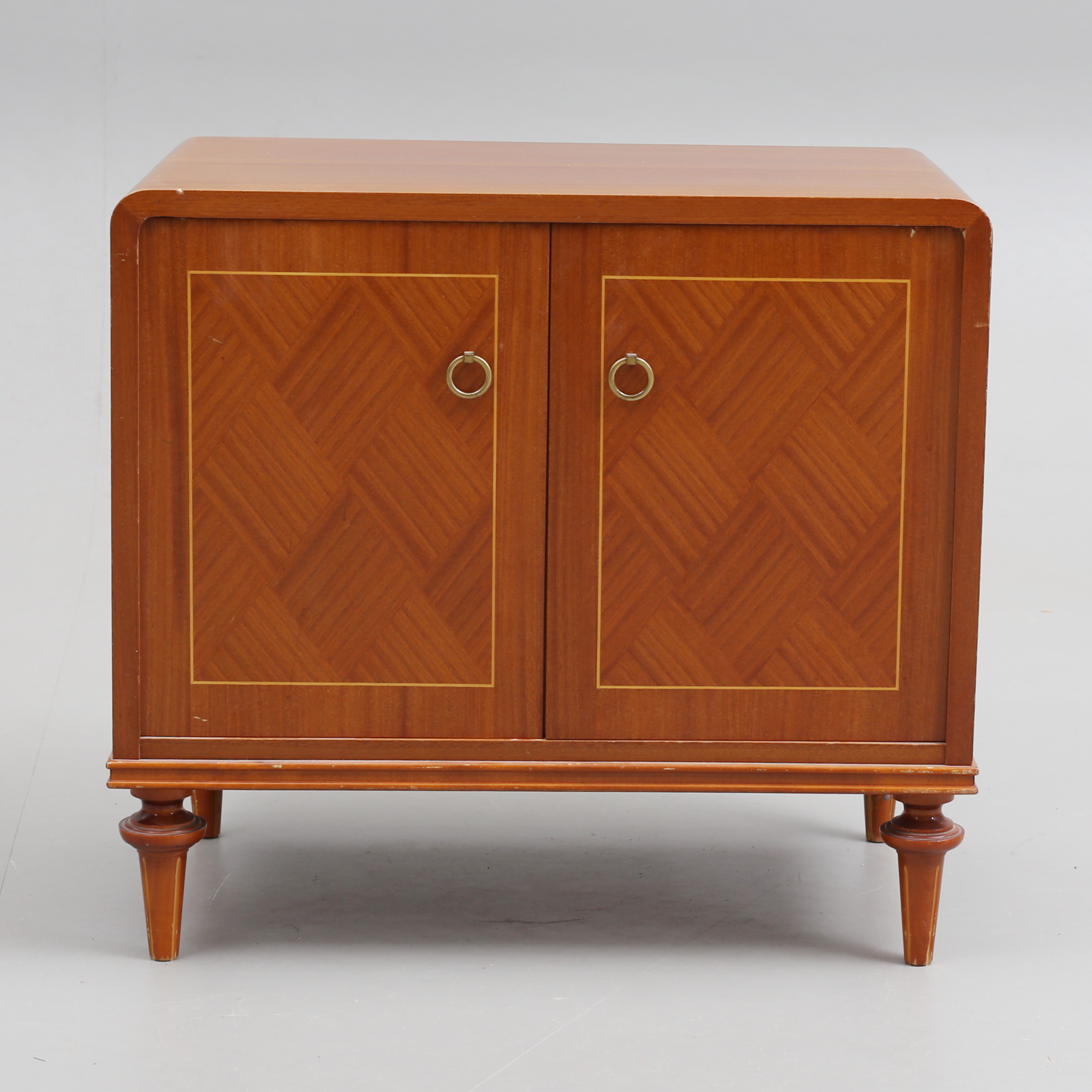 SKÅP, gustaviansk stil, omkring 1900-talets mitt.