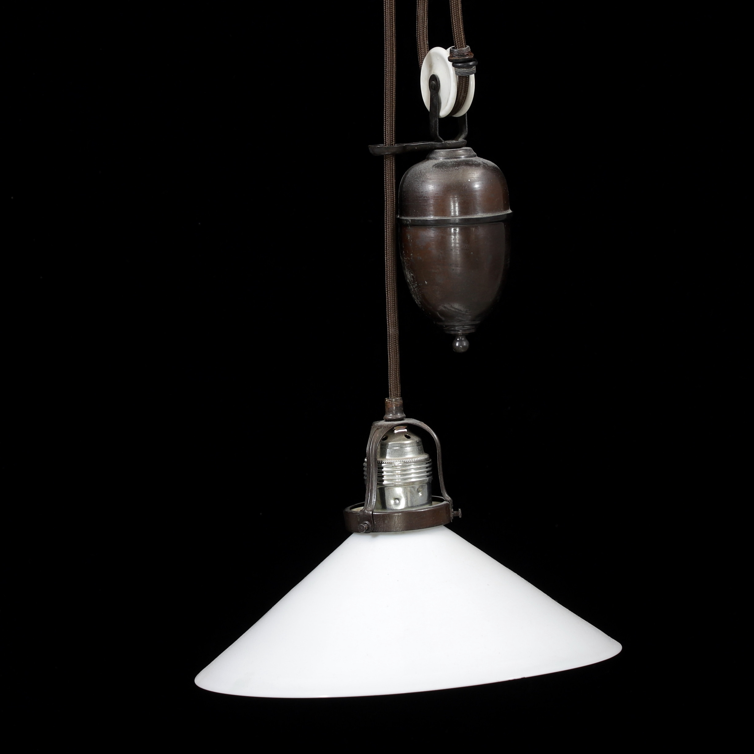 SKOMAKARLAMPA, höj- och sänkbar, 1900-talets första hälft.