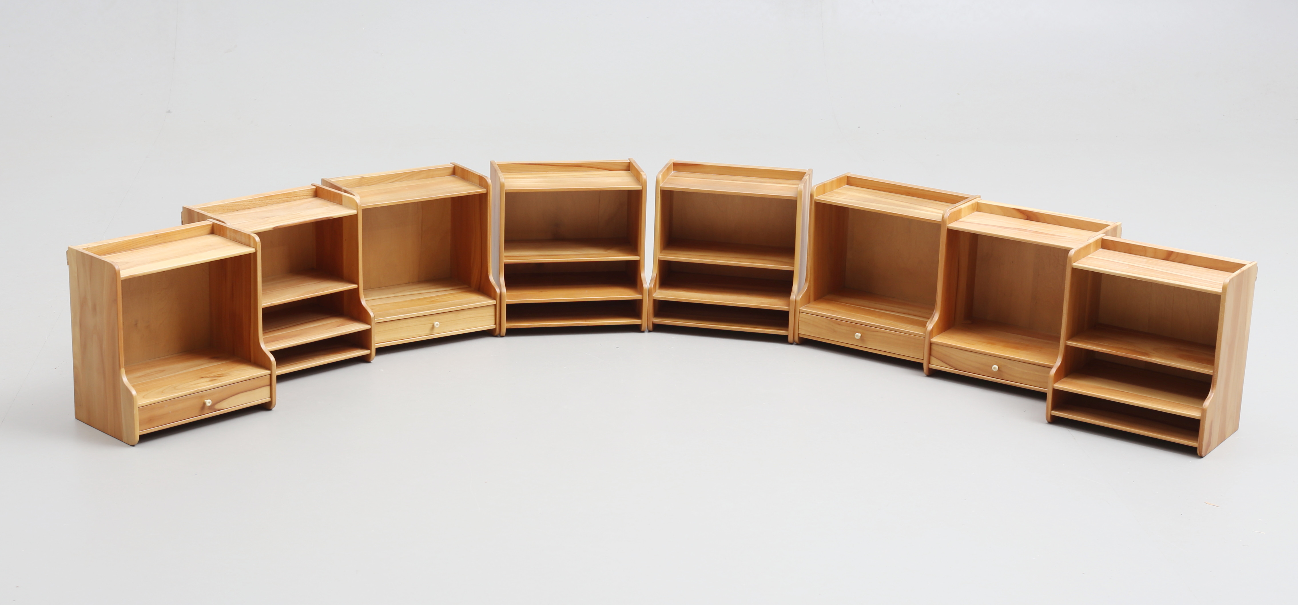 VÄGGHYLLOR, 8 st, omkring 1900-talets mitt.