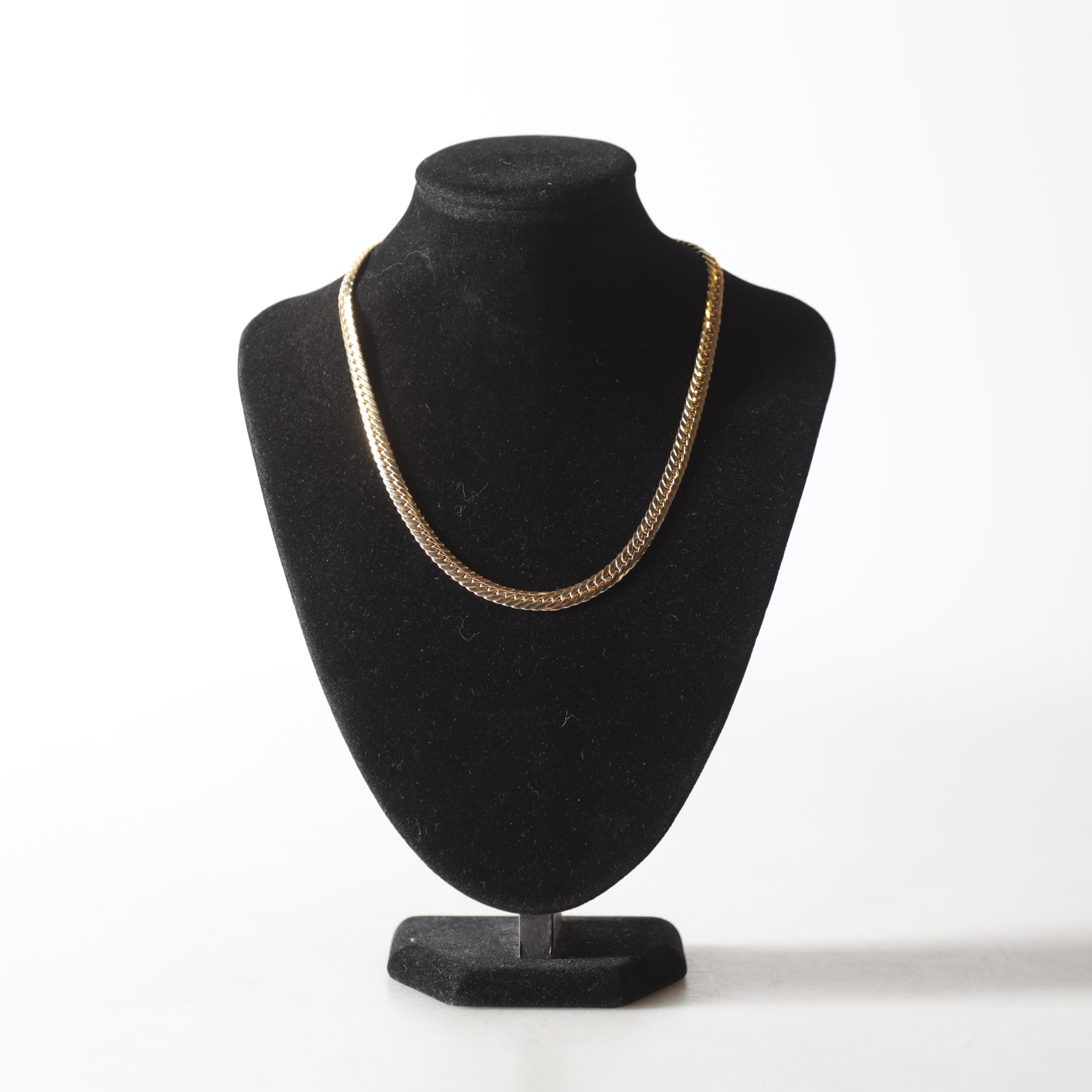 COLLIER, 18K guld. Totalvikt ca 17,6 gram.
