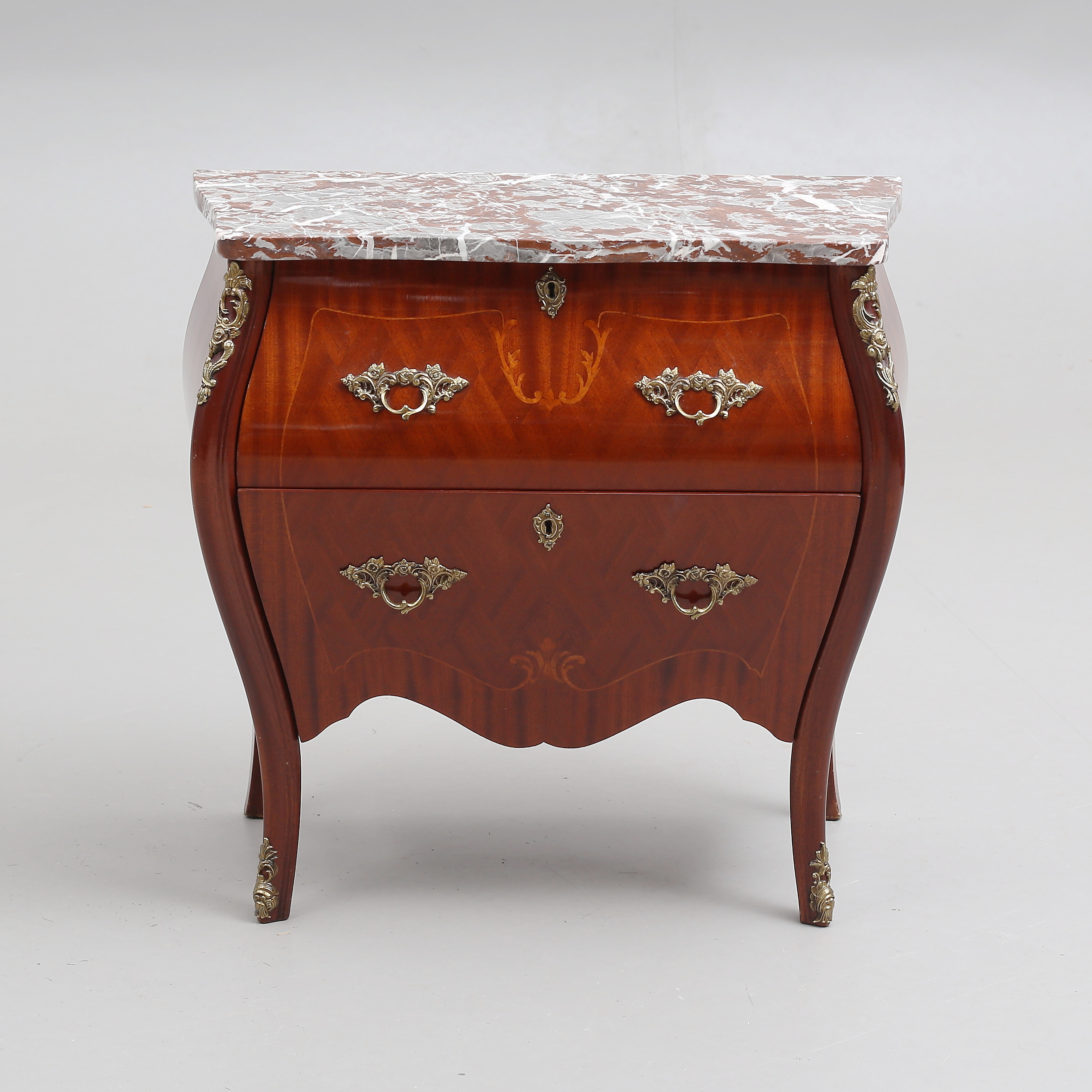 BYRÅ med stenskiva, rokokostil, 1900-talets andra hälft.