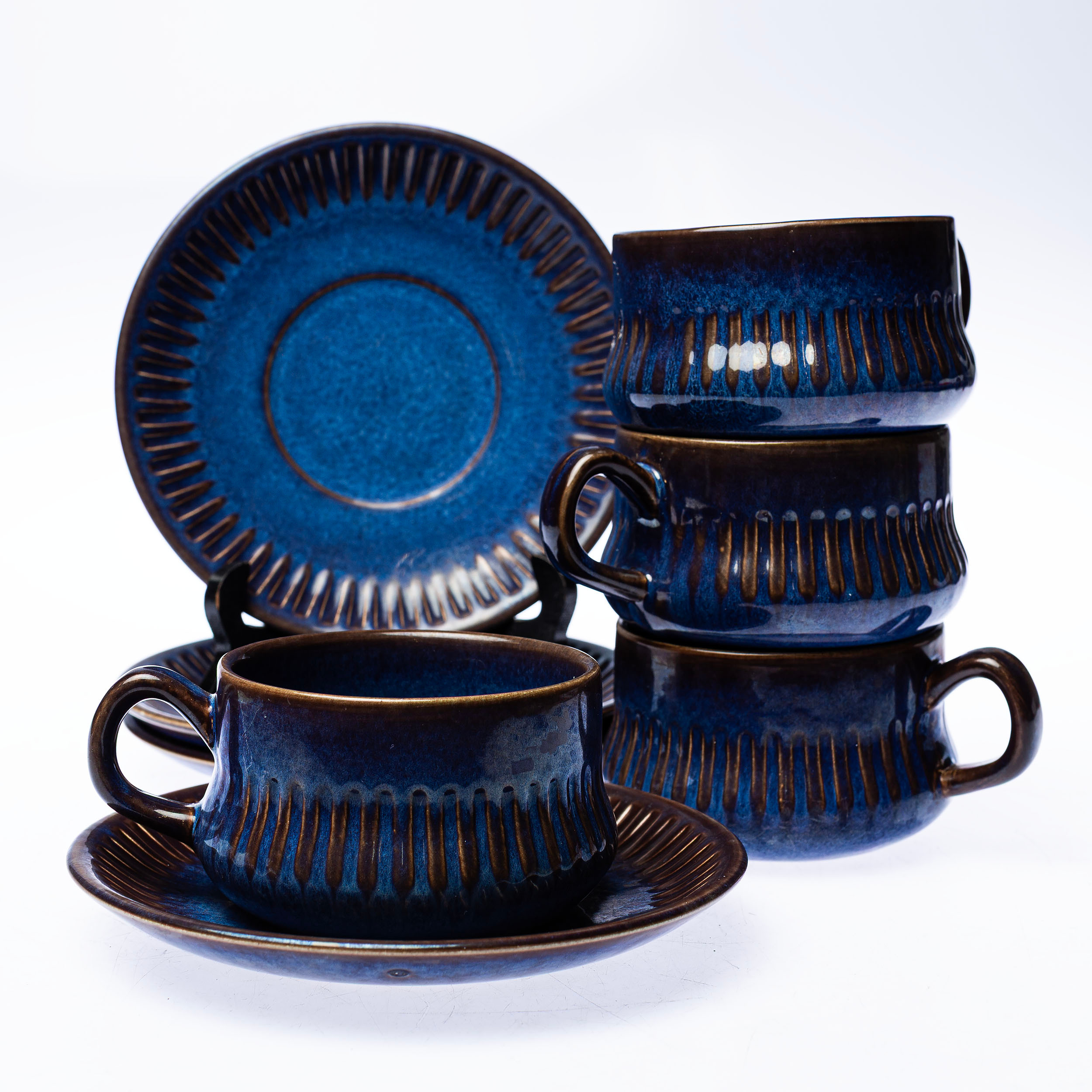 BERIT TERNELL, teservisdelar, 8 st " kosmos " Upsala Ekeby, 1900 - talets andra hälft.