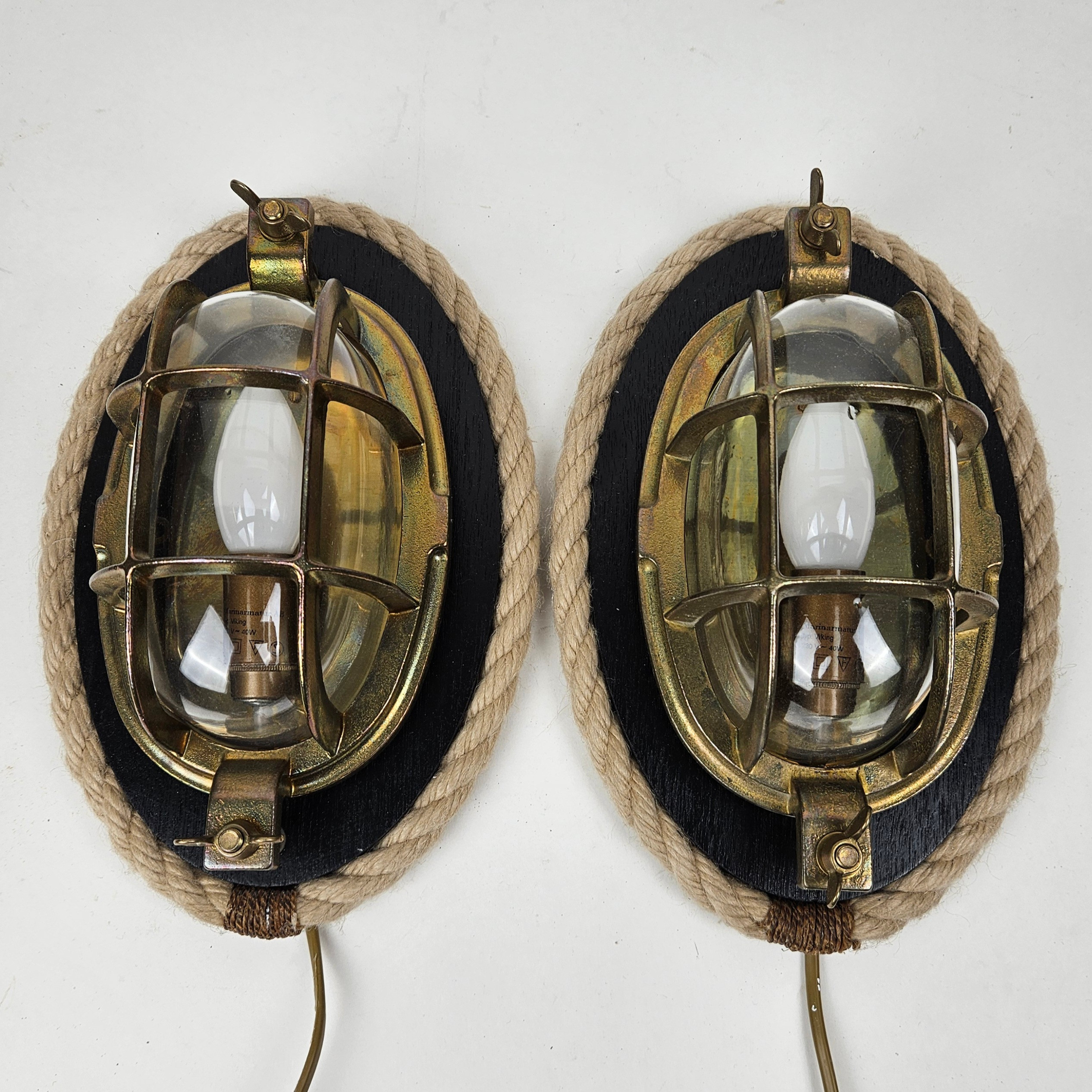 VÄGGLAMPOR, ett par, Marinarmatur AB.