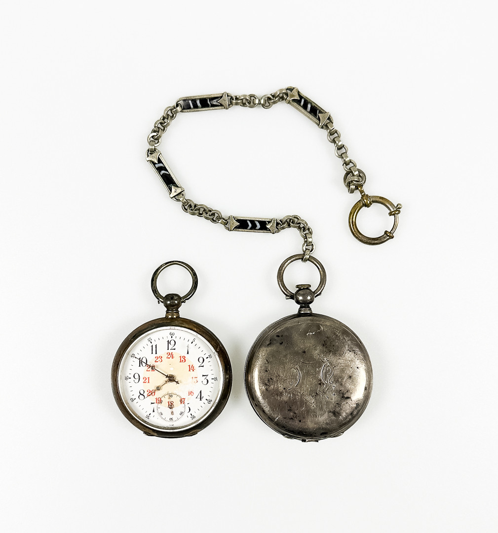 FICKUR, 2 st, silver, nyckeldragare.