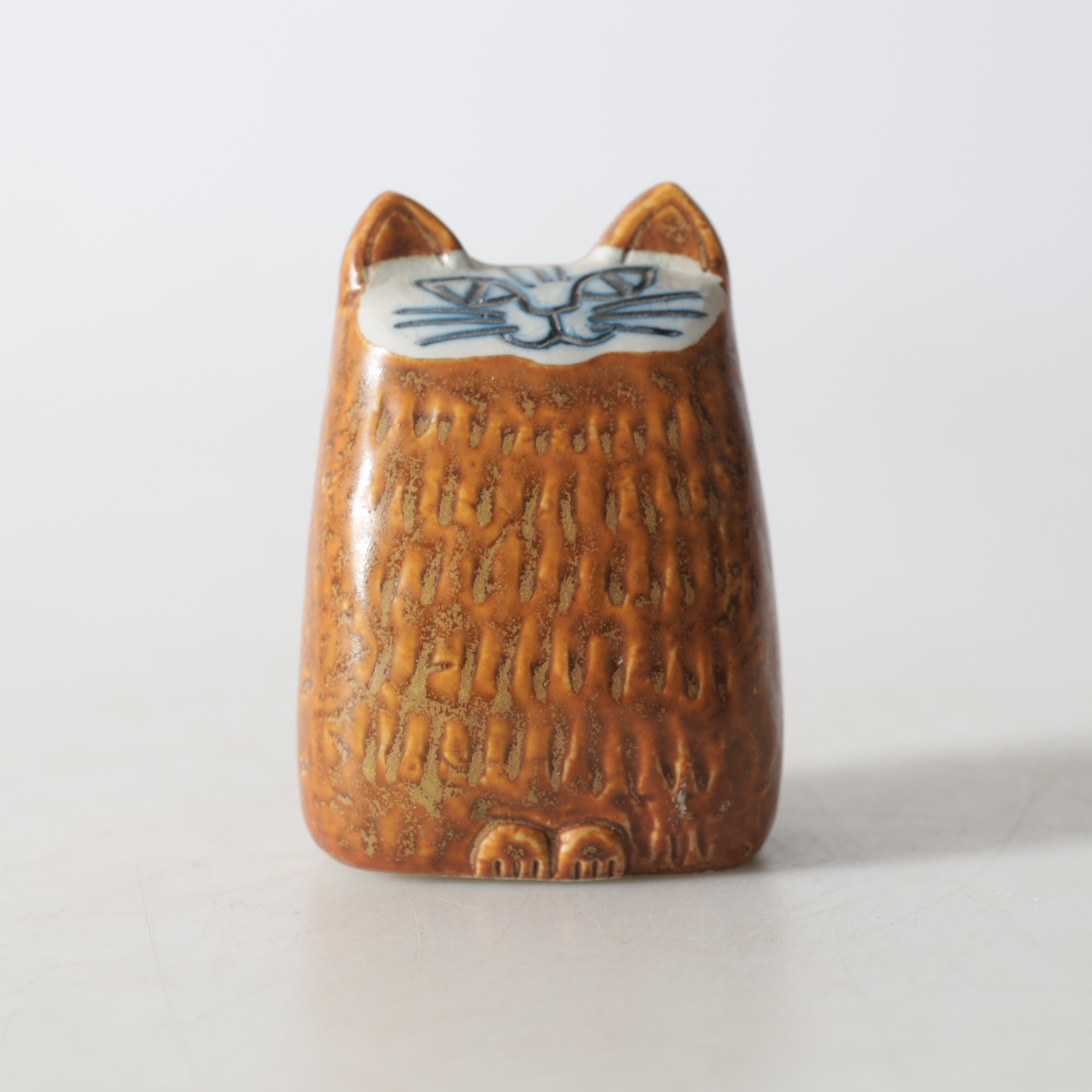 LISA LARSON. Figurin, stengods, "Liten katt", Gustavsberg, 1900-tal.