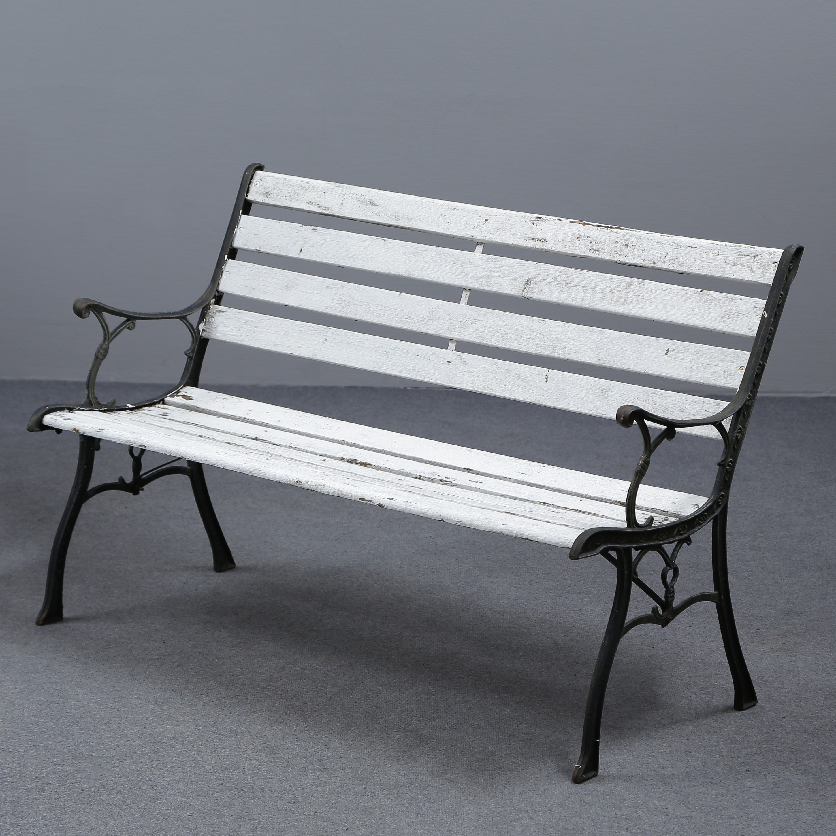 TRÄDGÅRDSSOFFA, GAVLAR GJUTJÄRN, TRÄRIBBOR, 1900-TAL.