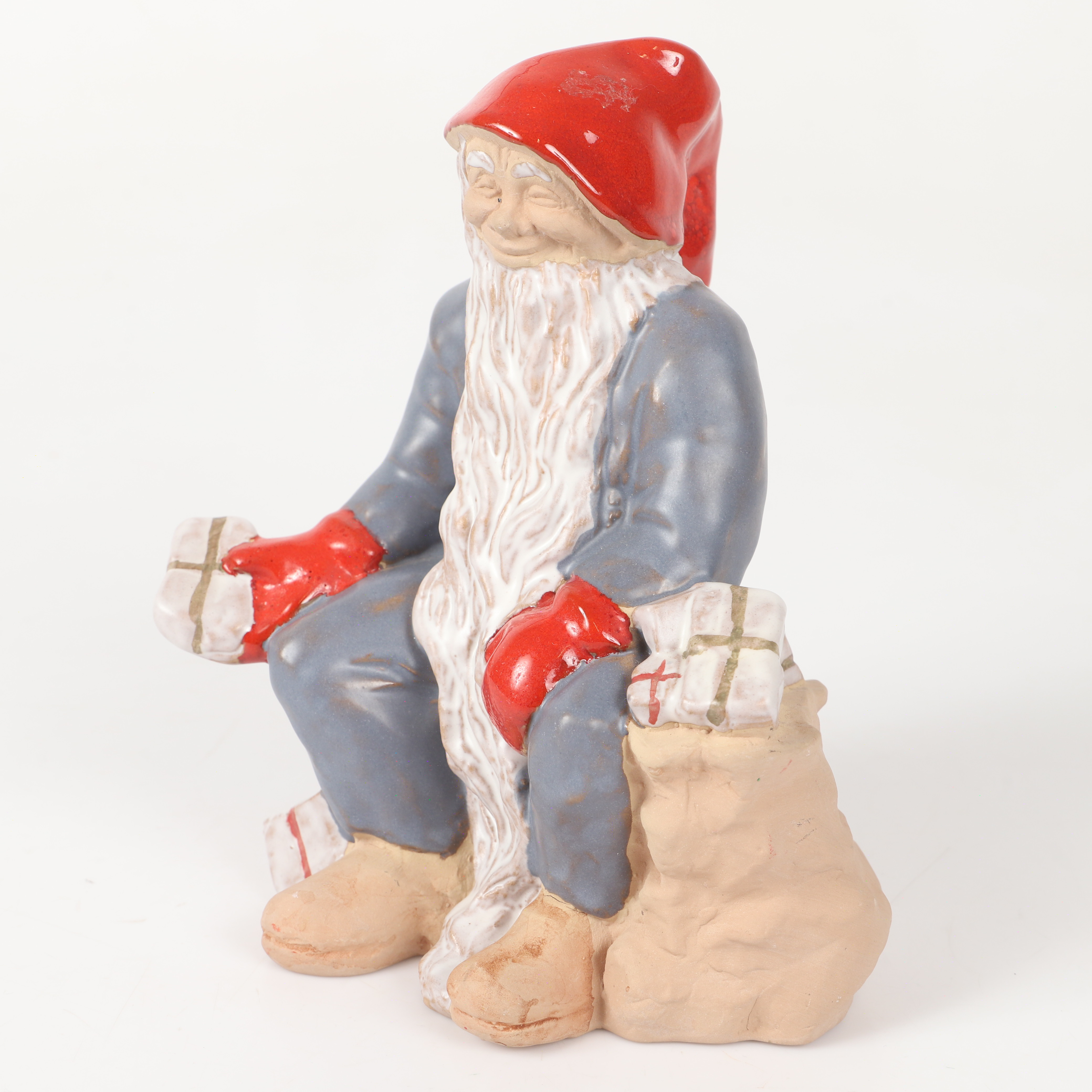 EWA JARENSKOG. Figurin, tomte med paket, keramik, Jie, 1900-talets senare del.