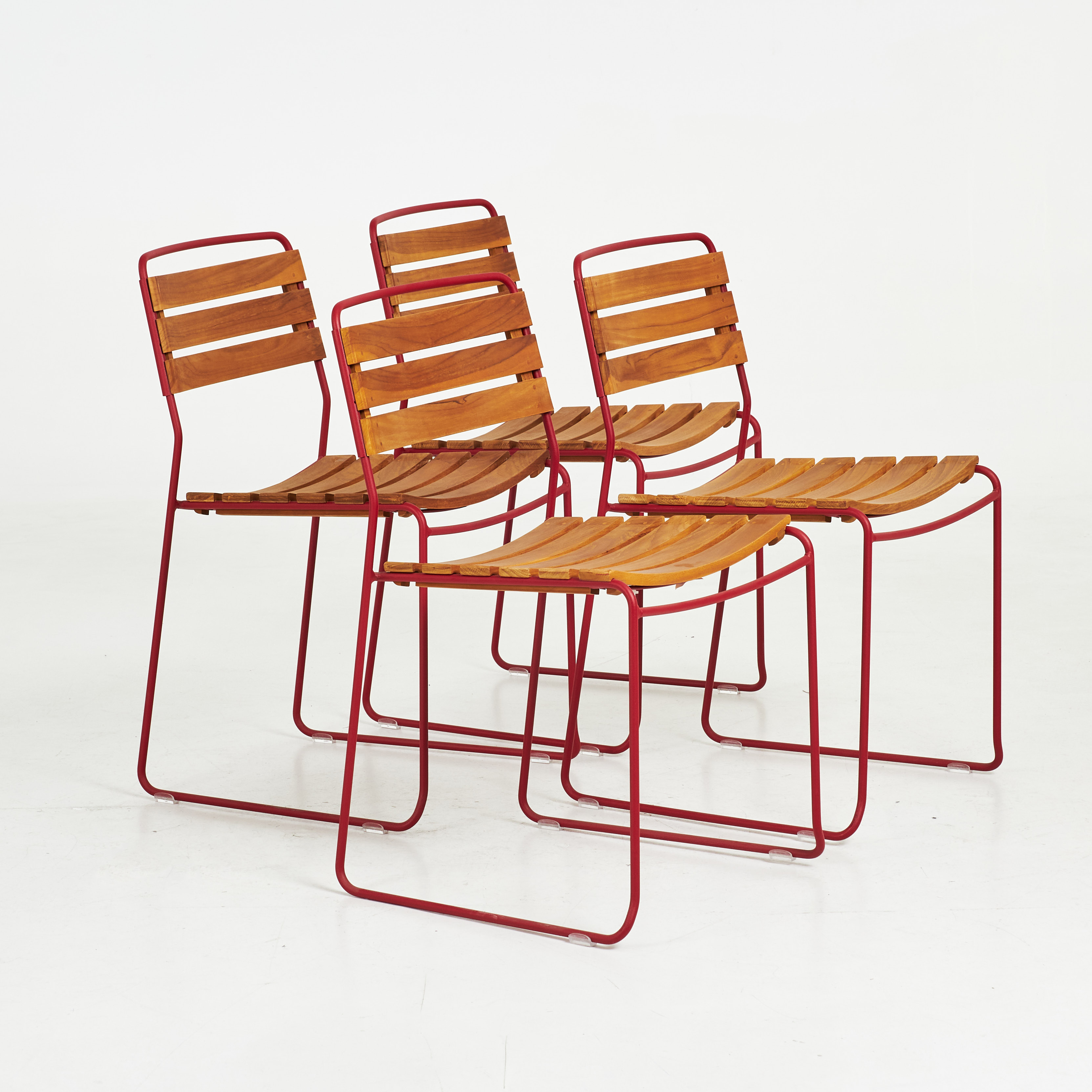 HARALD GUGGENBICHLER. stolar, 4 st, "Surprise Chair", för Fermob, rödlackerad stomme, teak, stapelbara.