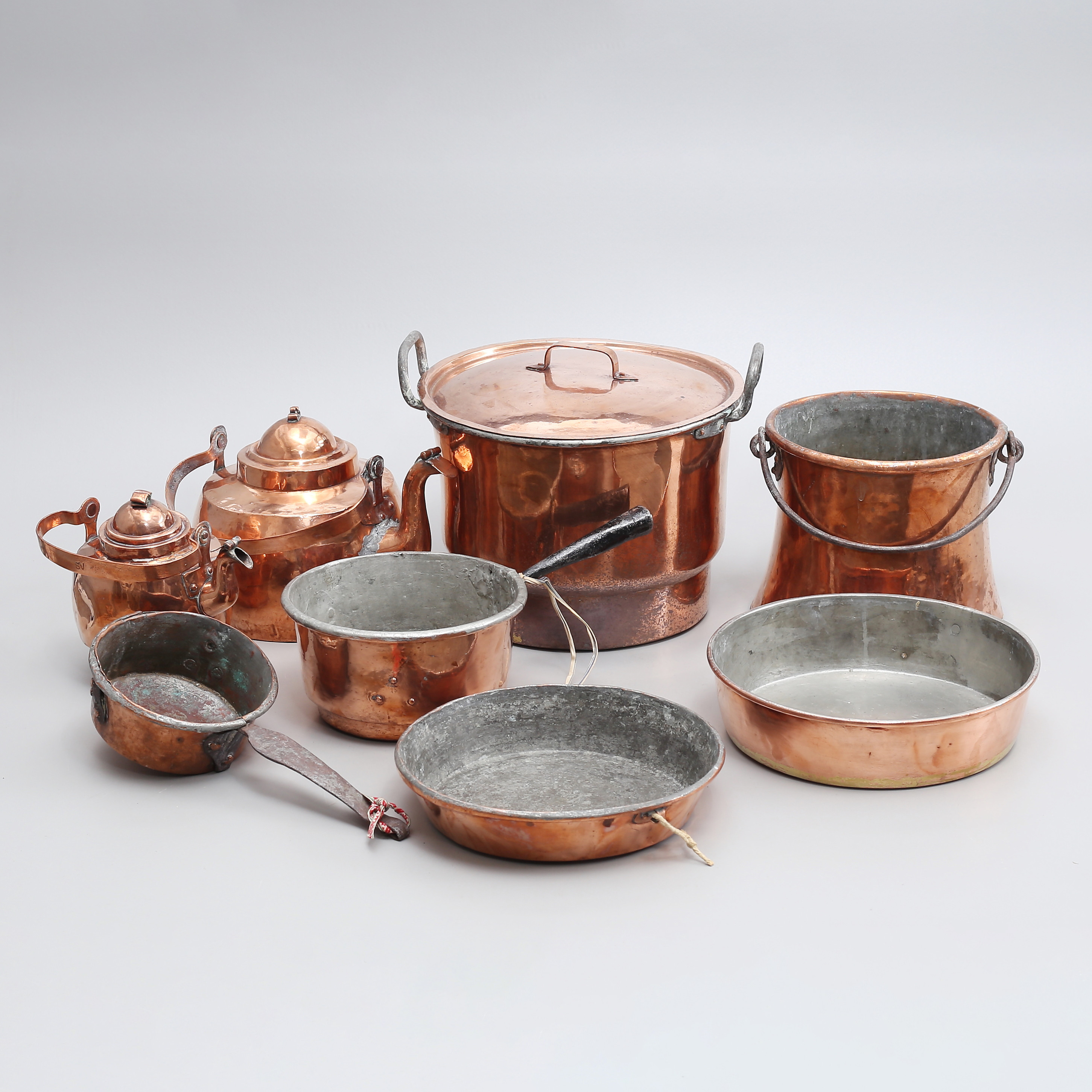 KOPPARFÖREMÅL, 8 st, 1800/ 1900-tal.