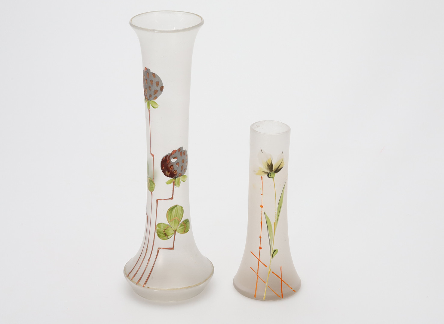 Vaser, 2 st, munblåst glas, handmålade, Jugend.