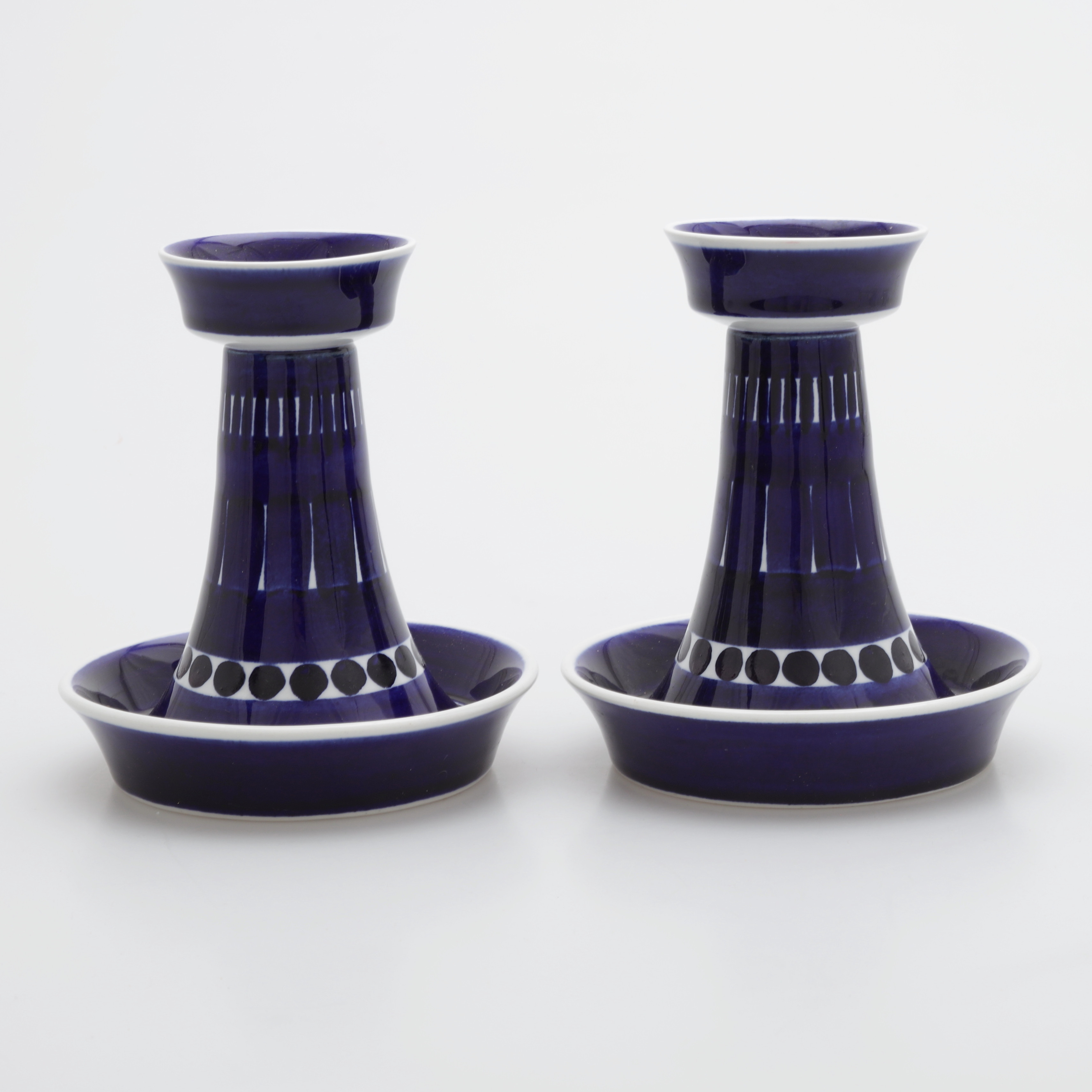 ULLA PROCOPÉ. Ljusstakar, ett par, keramik, Arabia, Finland, 1900-talets andra hälft.