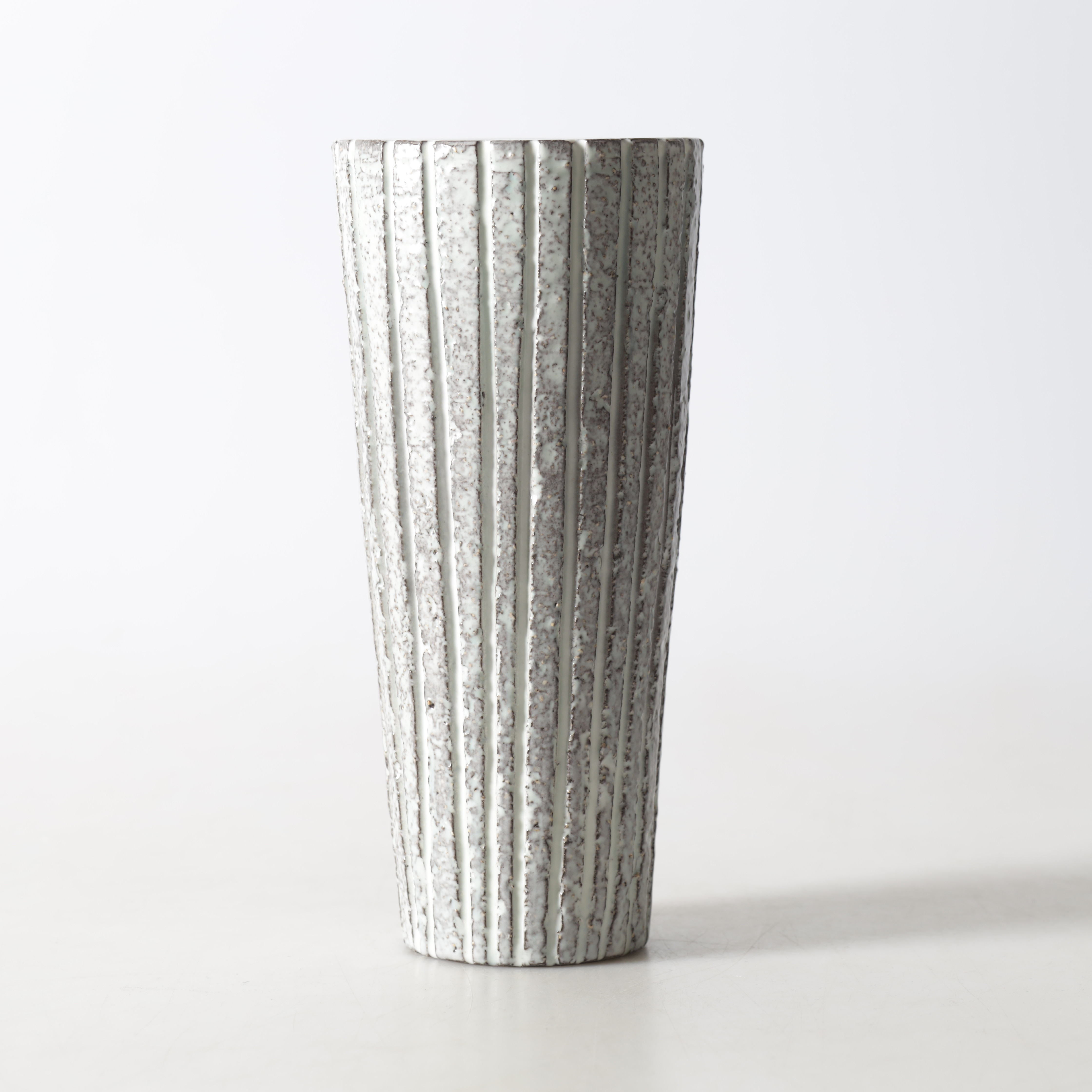 MARI SIMMULSON. Vas, keramik, "Trinidad", Upsala-Ekeby, 1959-61.