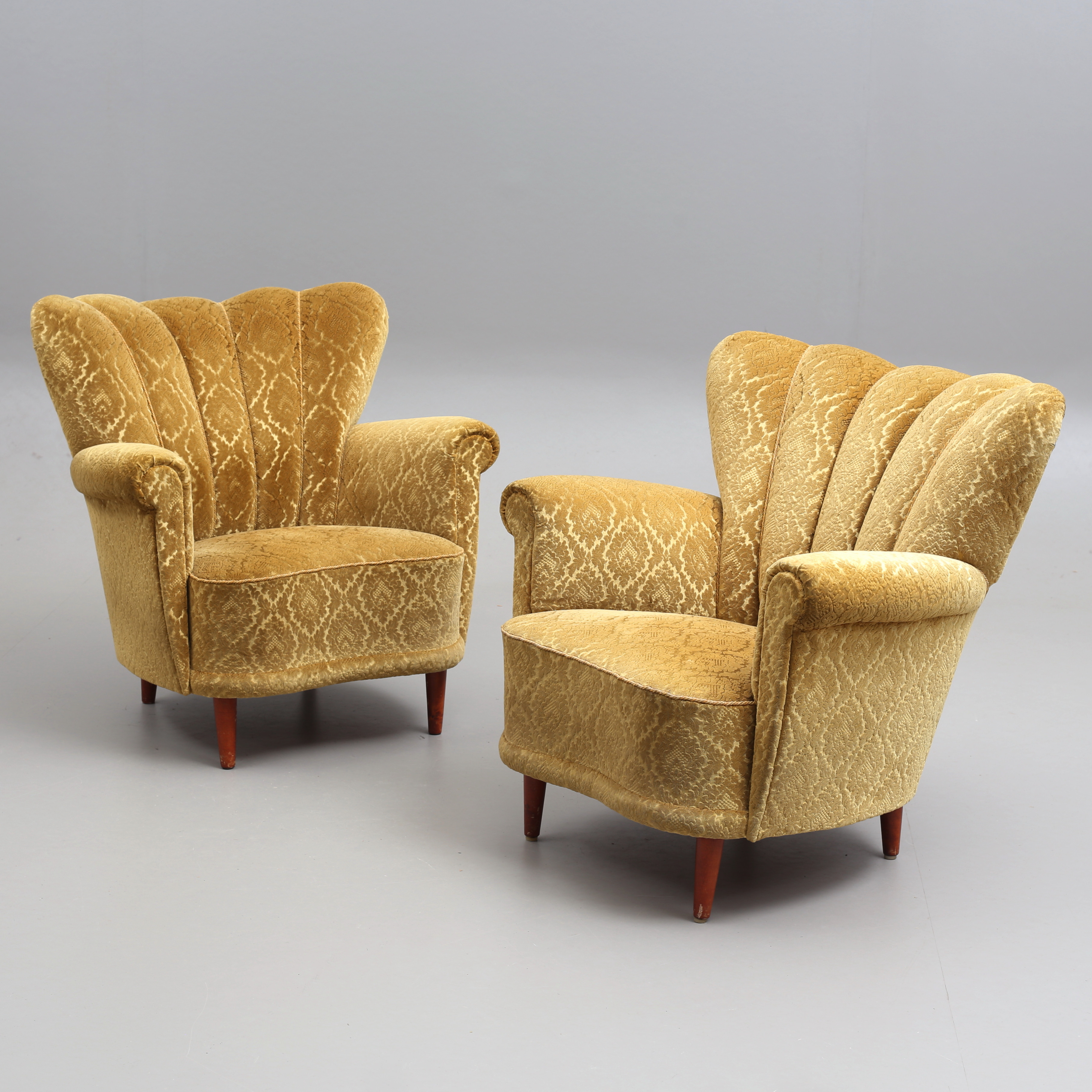 FÅTÖLJER, ett par, rokokostil, omkring 1900-talets mitt.